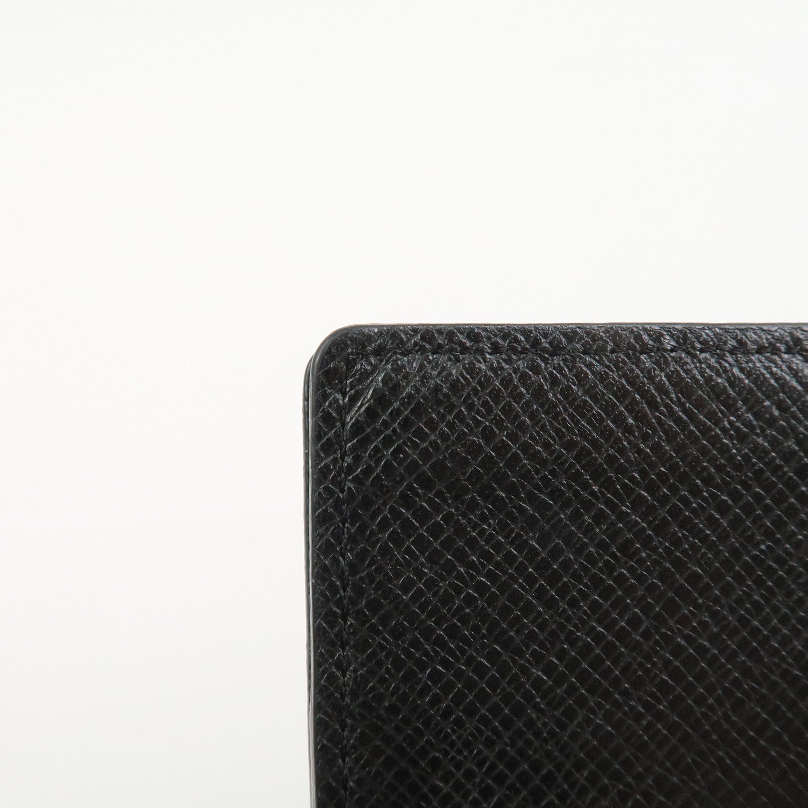 Louis Vuitton Taiga Portefeuille Pince Card Case Bill Clip M62978