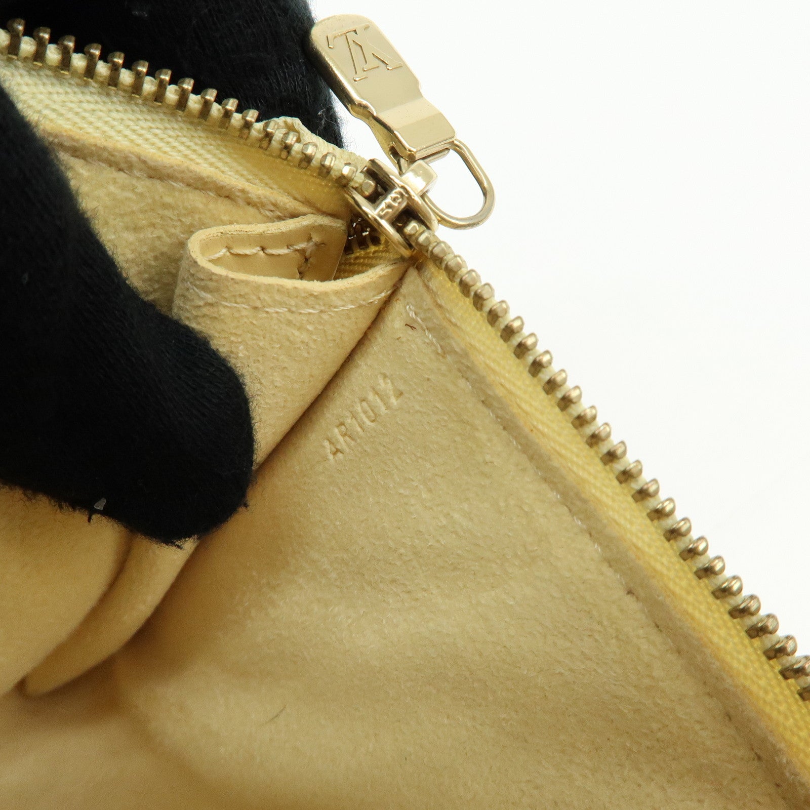 Louis Vuitton Epi Leather Pochette Accessoires Pouch Vanilla M5294A