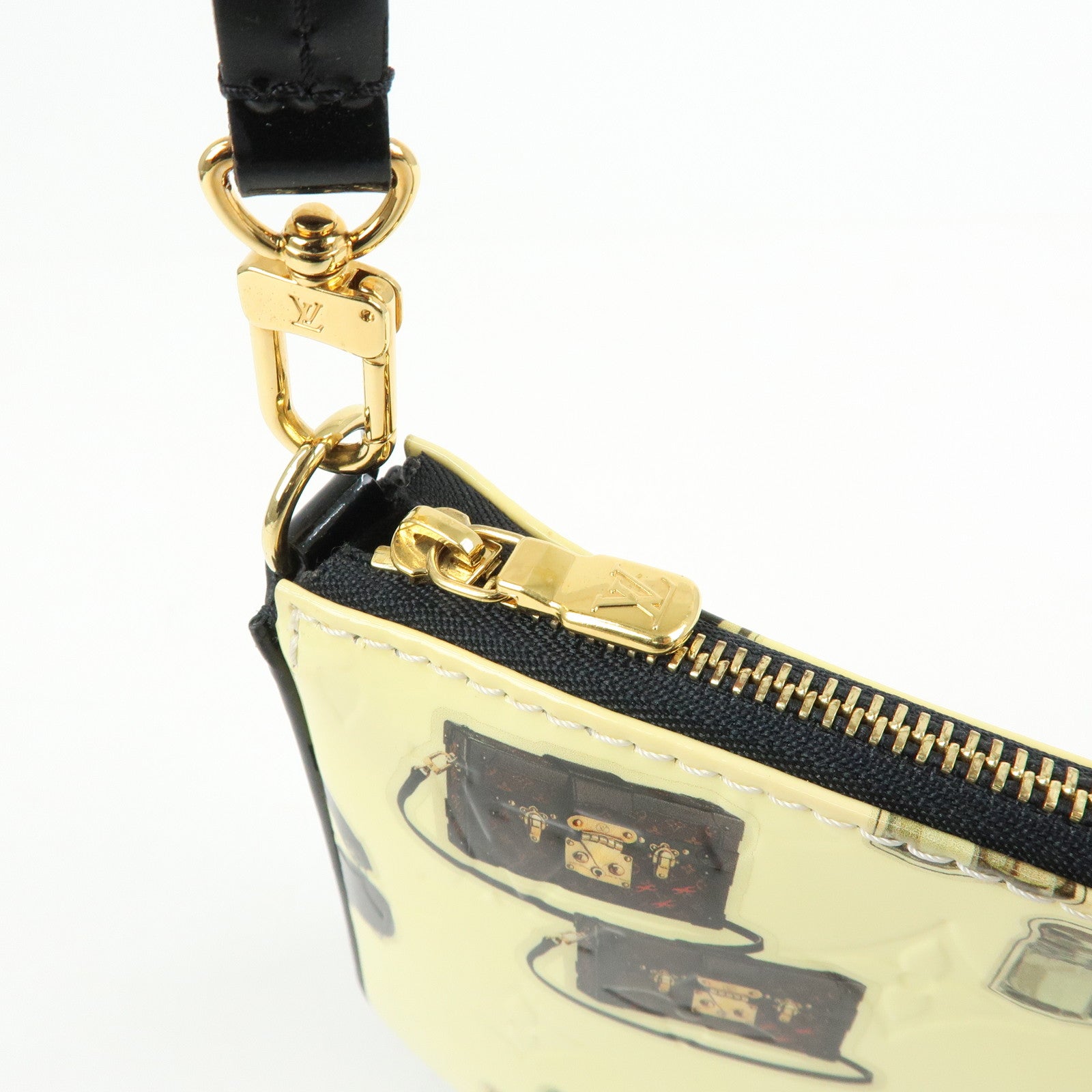 Louis Vuitton Monogram Vernis Sticker Pochette Accessoires M90928