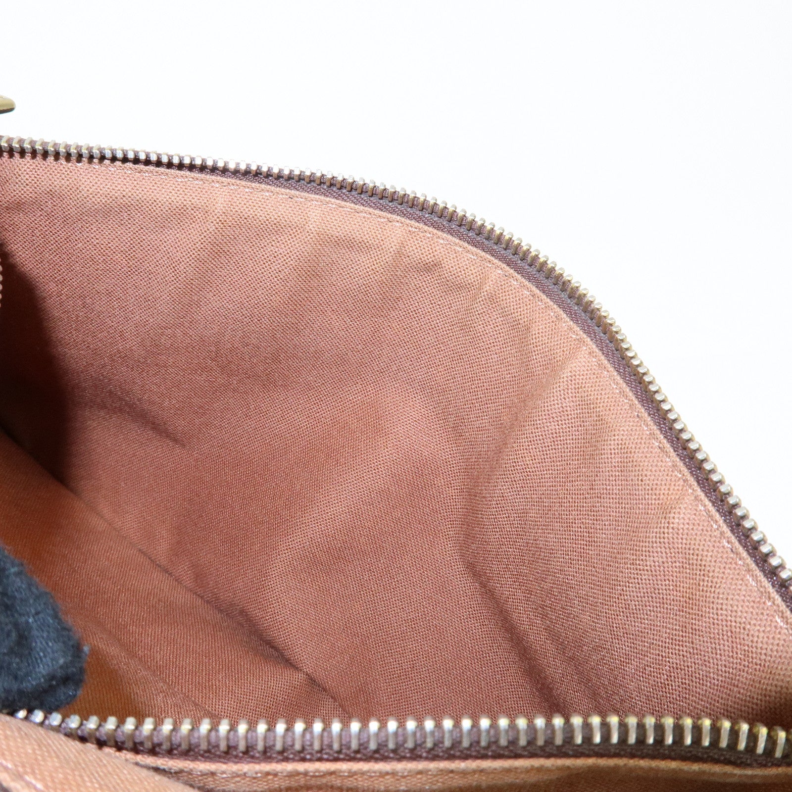 Louis Vuitton Monogram Messenger MM Beaubourg Crossbody Bag M97038