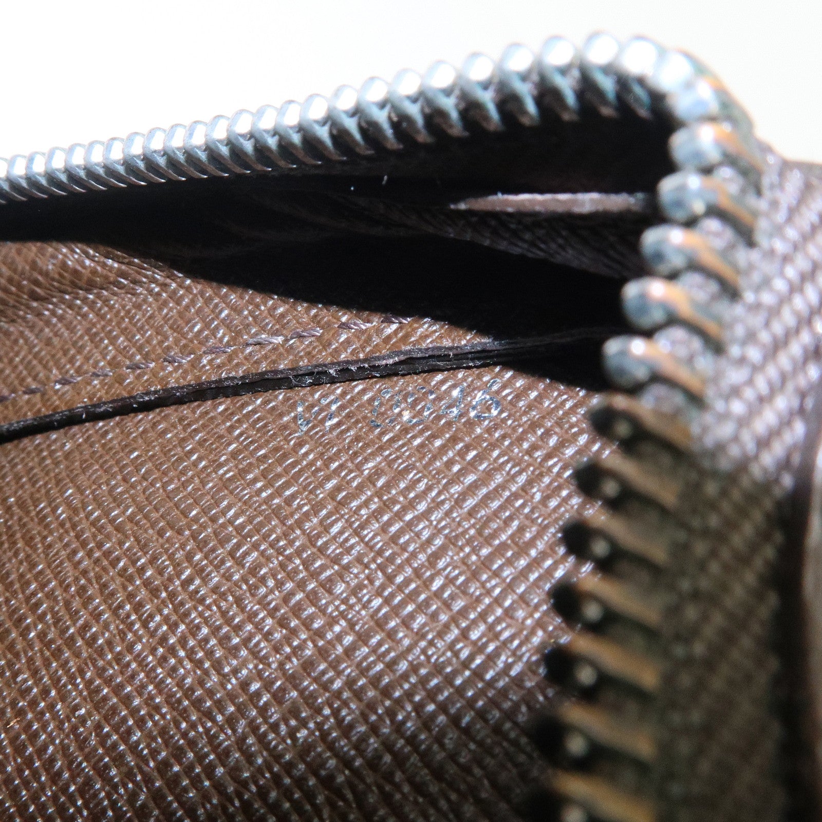 Louis Vuitton Taiga Baikal Clutch Bag Hand Bag Akajou M30186 Used