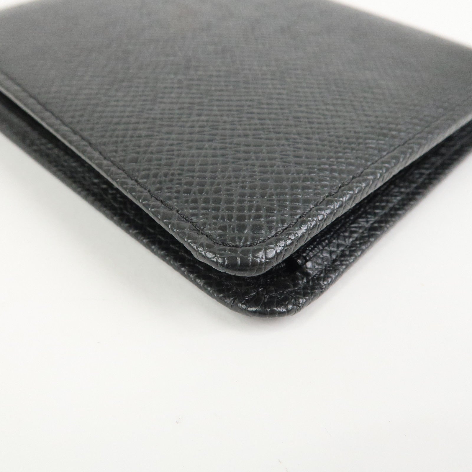 Louis Vuitton Taiga Leather Porte-billet 3 Compact Wallet M30452