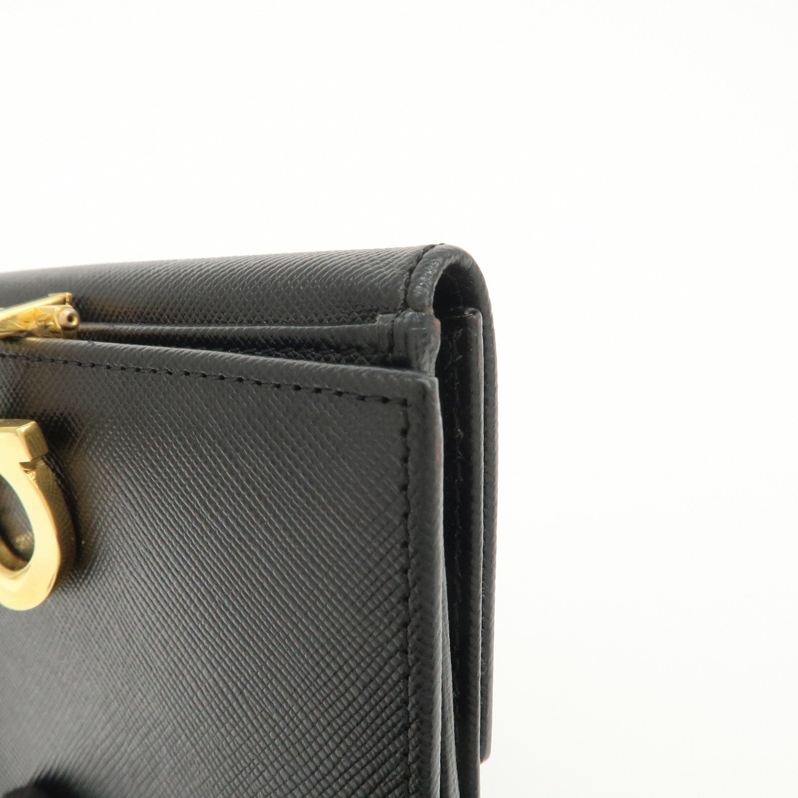 Ferragamo Gancini Leather Bi-fold Compact Wallet Black 22 0778