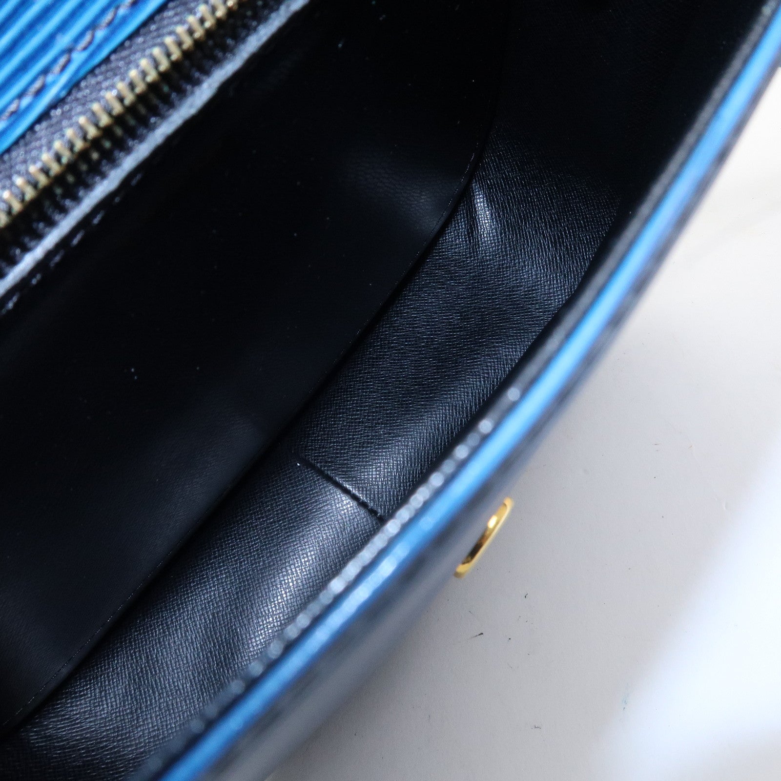 Louis Vuitton Epi Saint Cloud Shoulder Bag Toledo Blue M52195