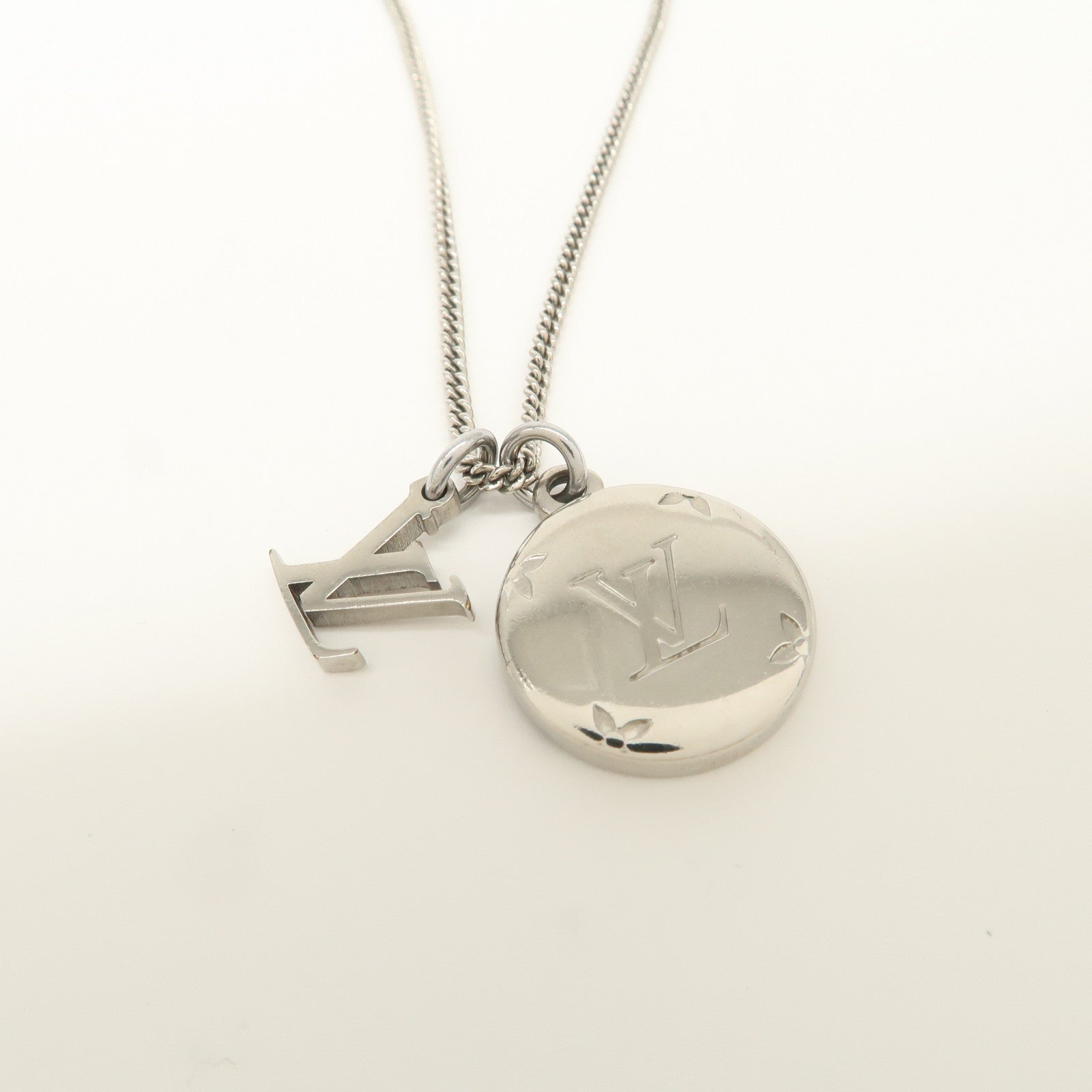 Louis Vuitton Monogram Metal Ring Necklace Silver M62485