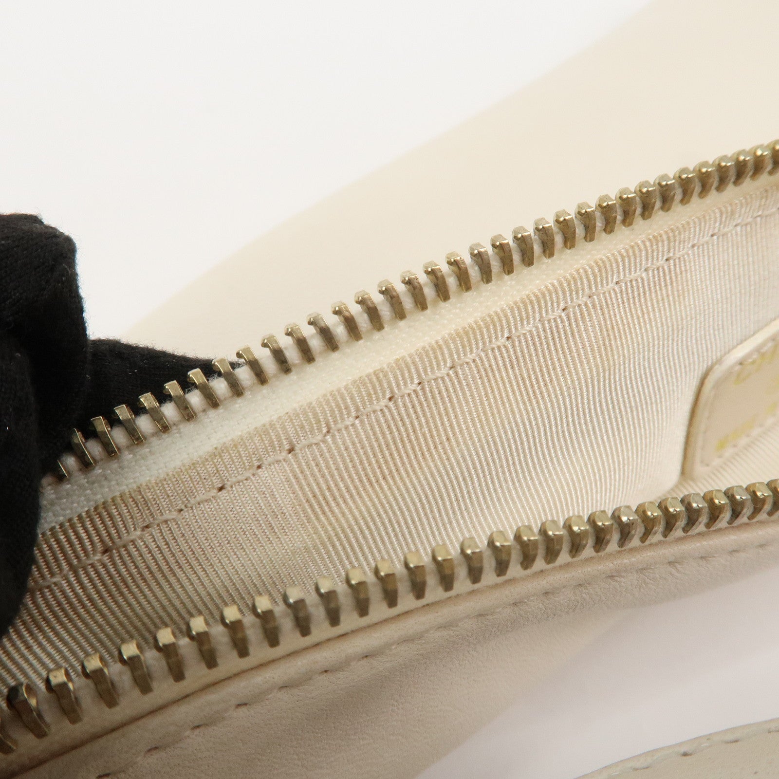 CHANEL Camellia Leather Patent Leather Clutch Bag Wrist Bag Ivory