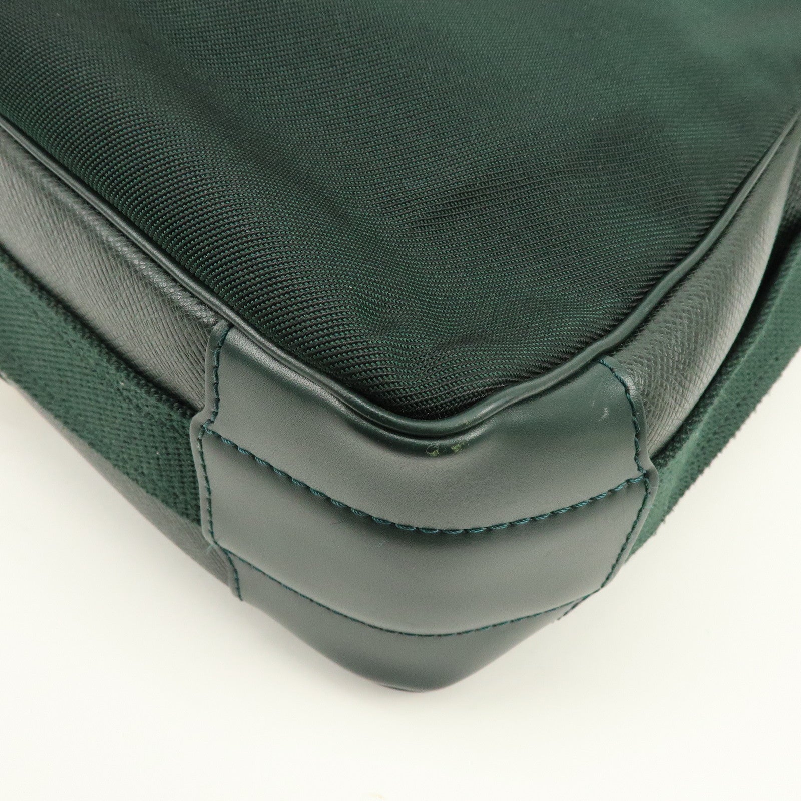 Louis Vuitton Taiga Victor Shoulder Bag Crossbody Bag Epicea M30144