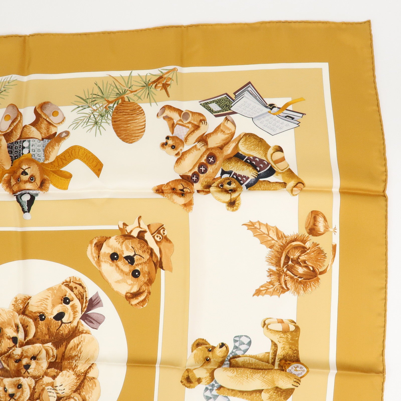 HERMES Carre 90 Silk 100% Scarf Confidents des Coeurs Brown White