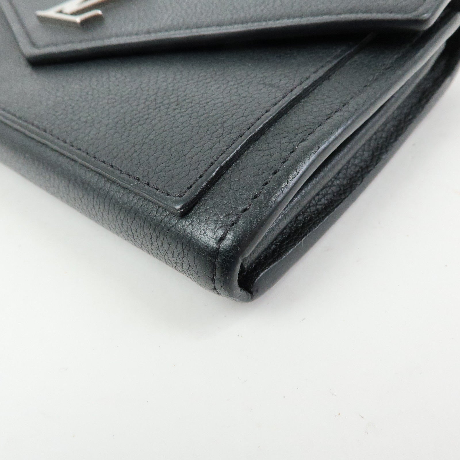 Louis Vuitton Portefeuille My Lockme Leather Wallet Noir M62530