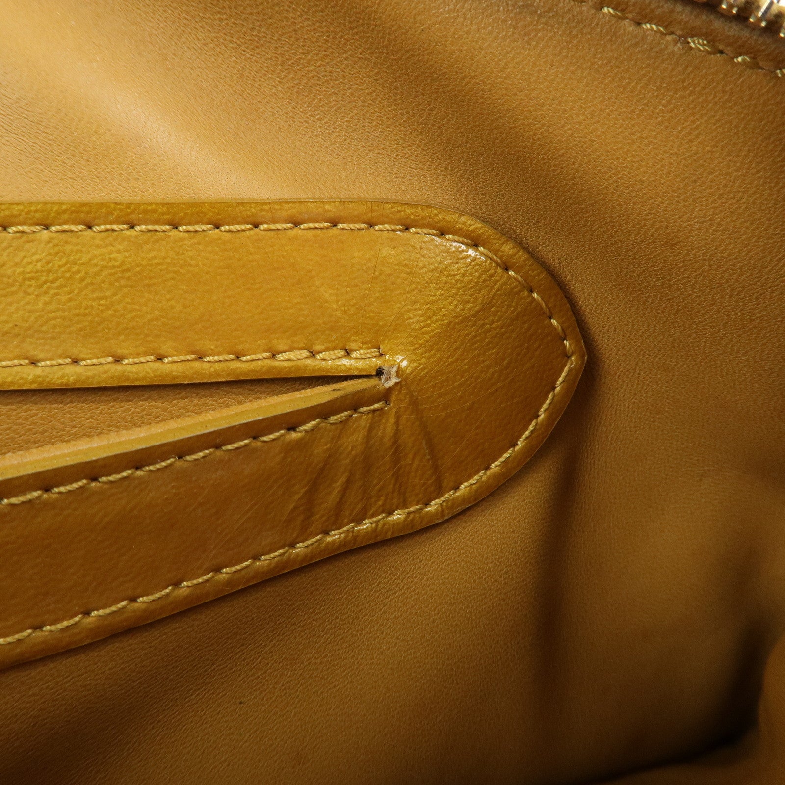 Louis Vuitton Monogram Lockit Bouclette Hand Bag Gold M40601