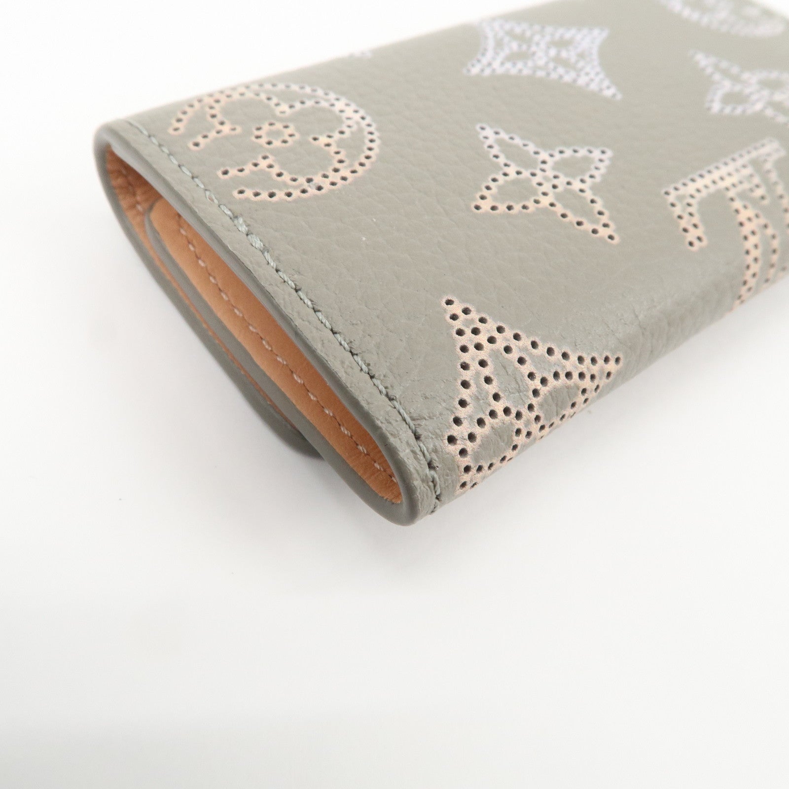 Louis Vuitton Mahina Leather Multicles 4 Key Case Gray M82648