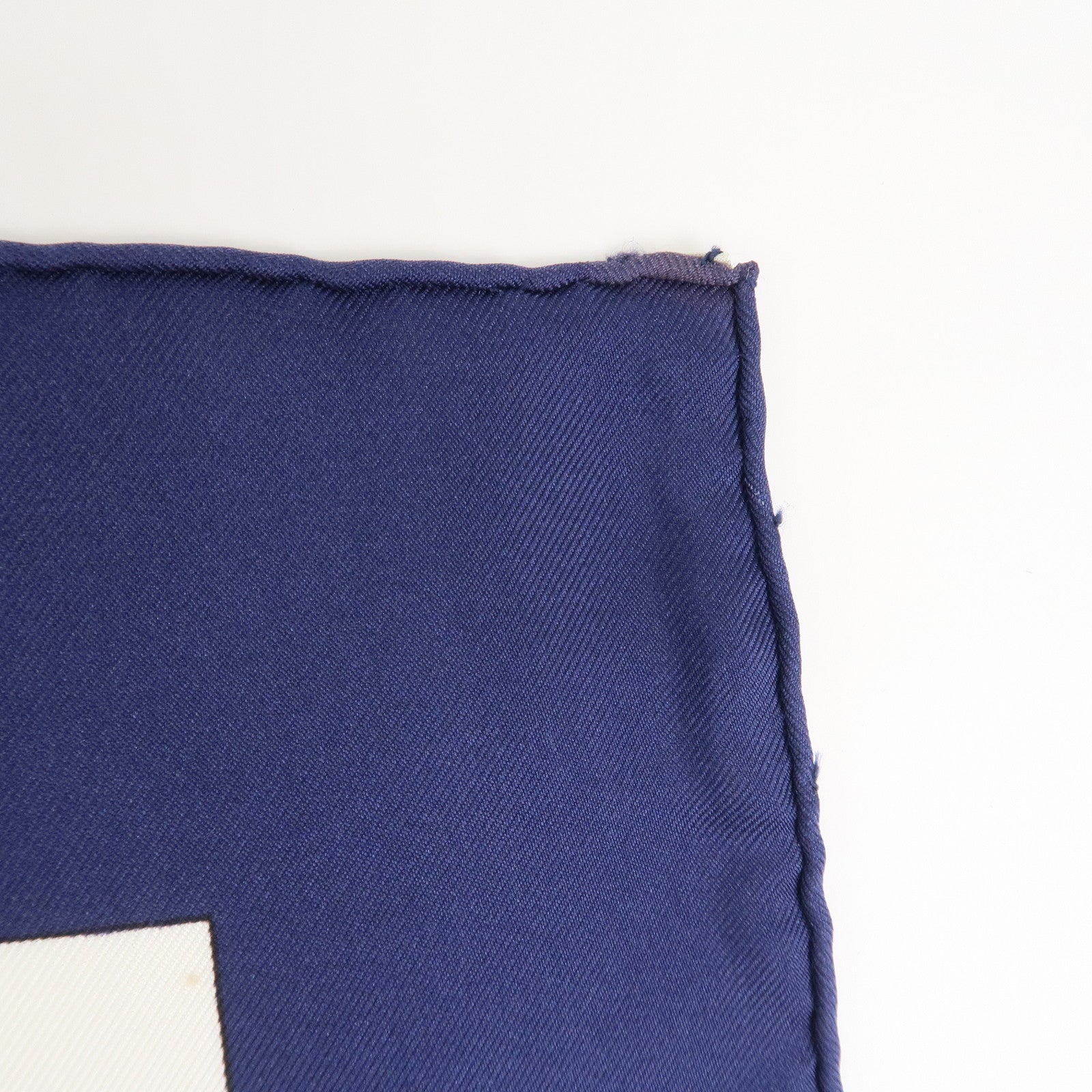 HERMES Carre 90 Silk Scarf PARMI LES FLEURS JE COMPTE LES HEURES