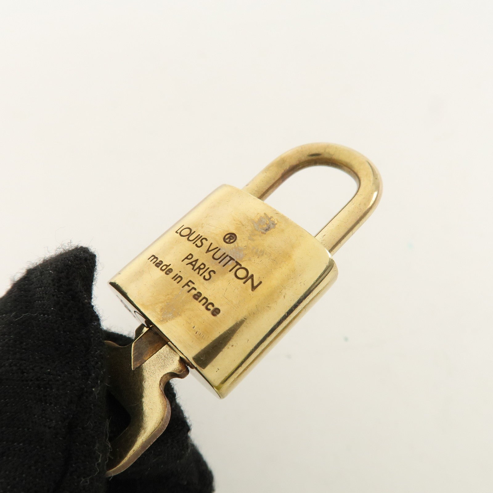 Louis Vuitton Set of 10 Lock & Key Cadena Key Lock Metal Gold Used
