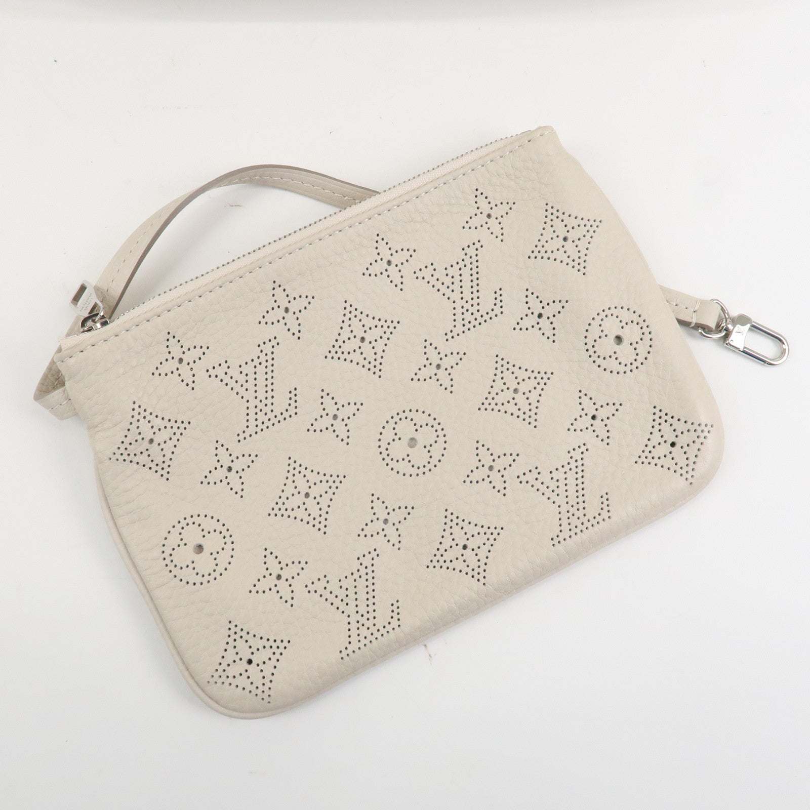 Louis Vuitton Monogram Mahina Selene PM Shoulder Bag Blanc M94275