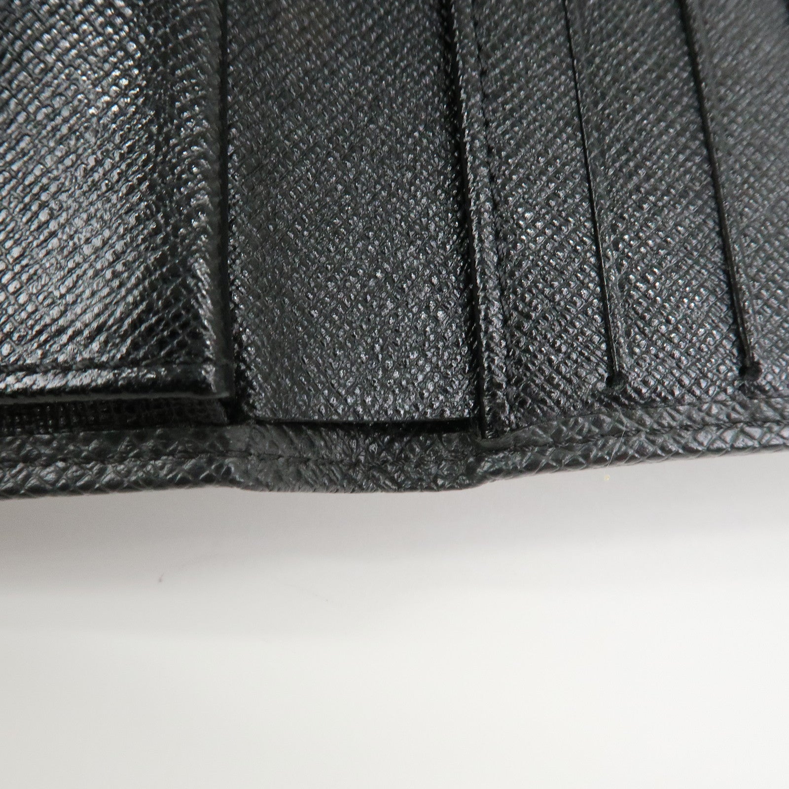 Louis Vuitton Taiga Leather Porte-billet 3 Compact Wallet M30452