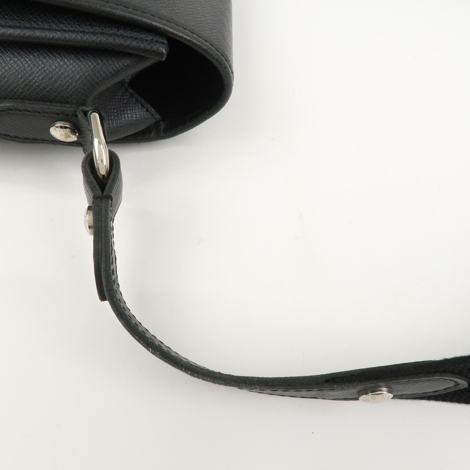 Louis Vuitton Taiga Andrei Shoulder Bag Ardoise M32482