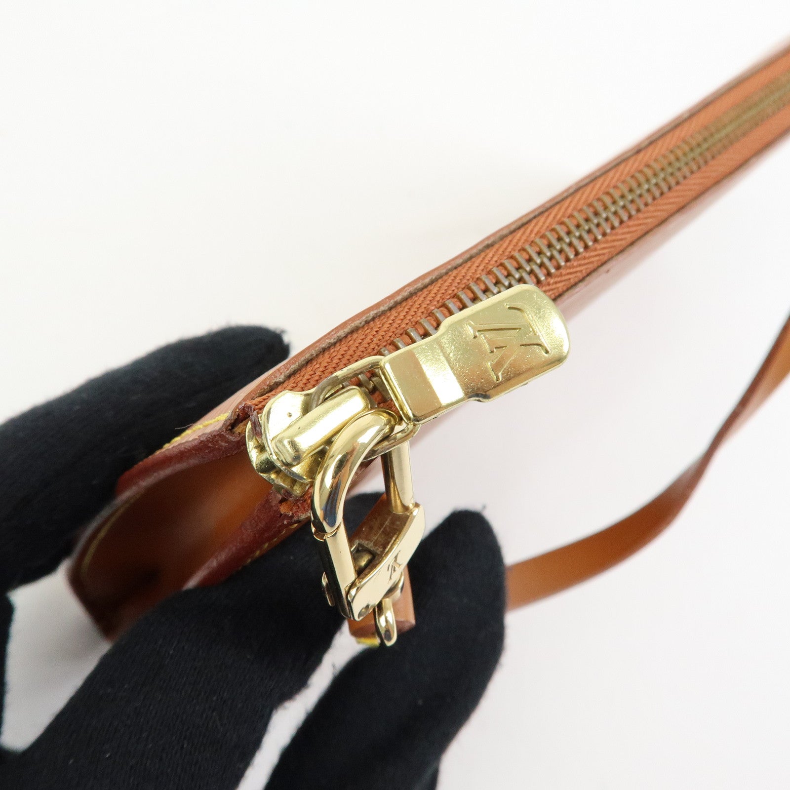 Louis Vuitton Epi Pochette Accessoires Pouch Zipang Gold M52948