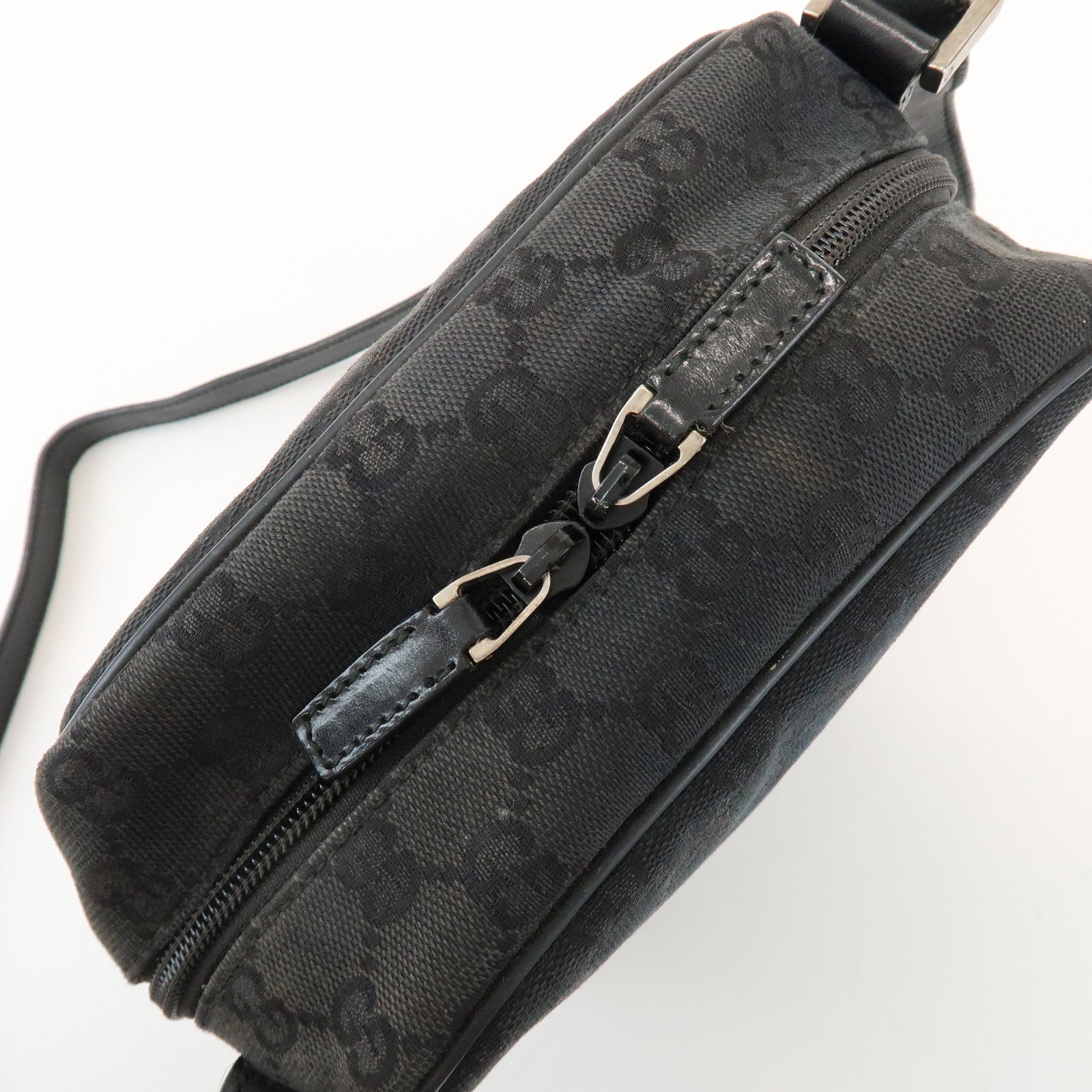 GUCCI GG Canvas Leather Shoulder Bag Black 018.1612.200047