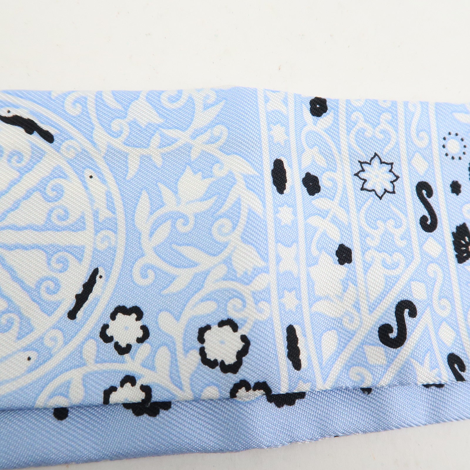 HERMES Twilly Silk 100% Scarf PEUPLE DU VENT Light Blue Black White