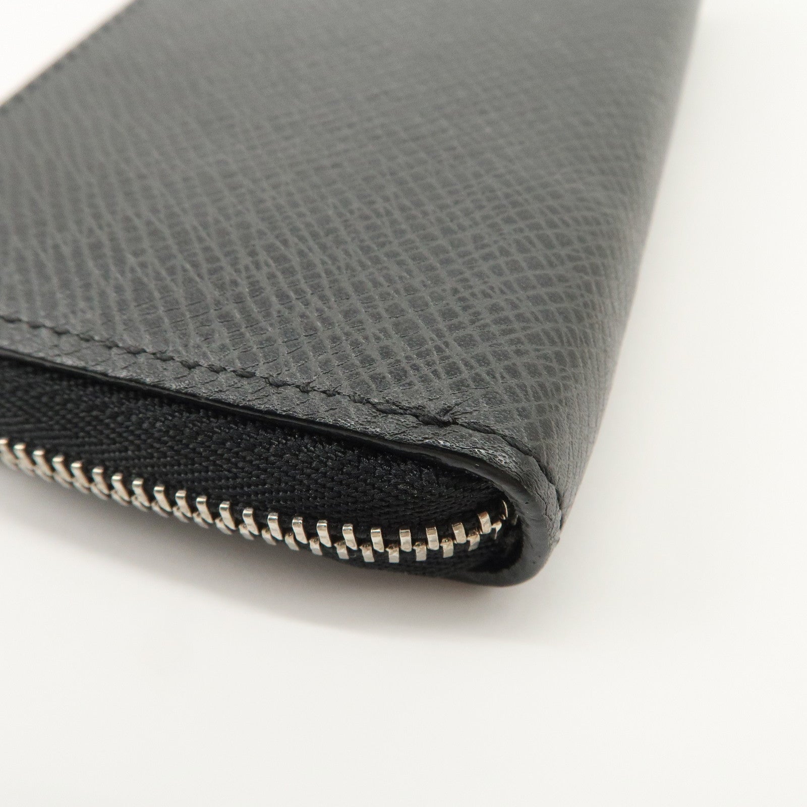 Louis Vuitton Taiga Zippy Coin Purse Coin Case Noir M30511