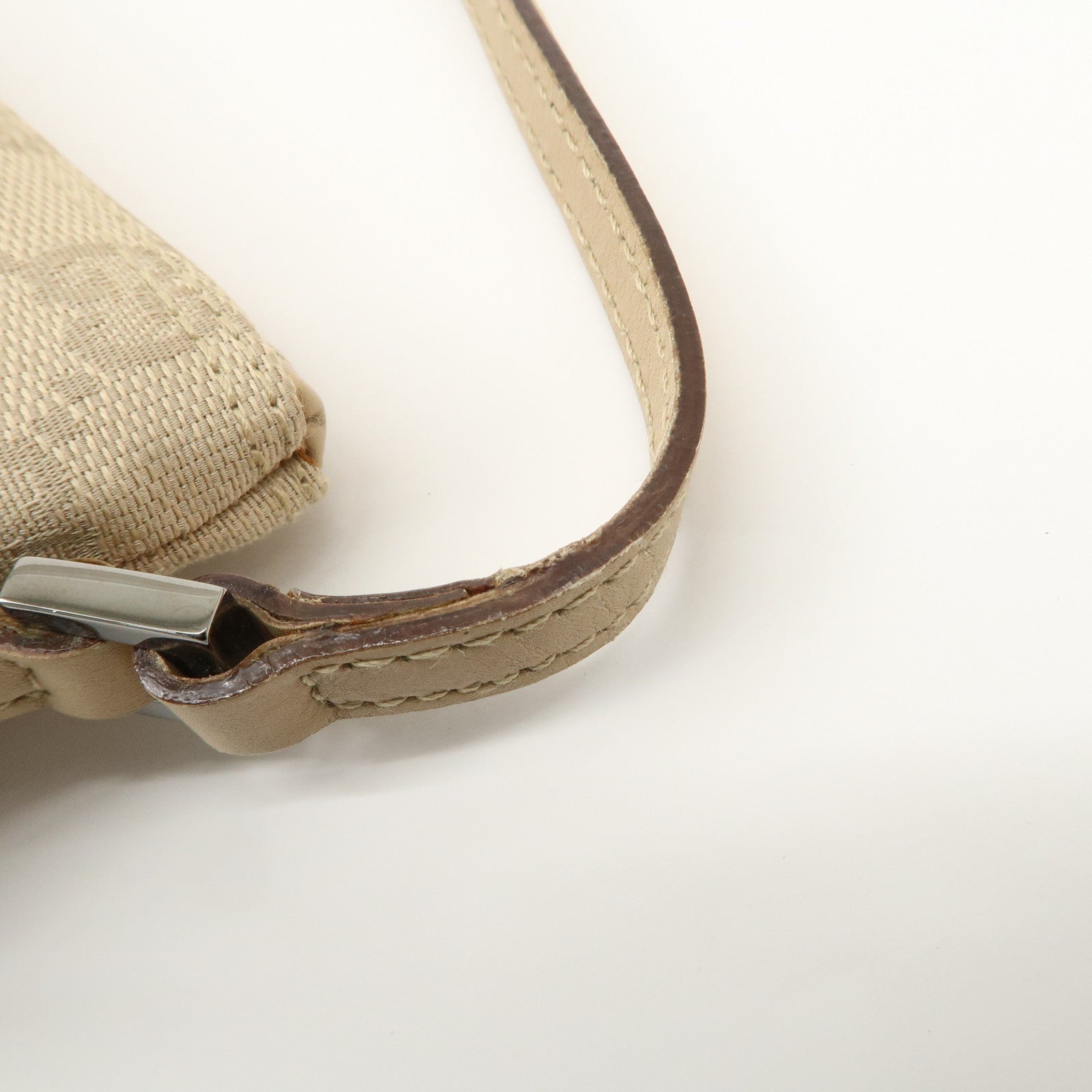 GUCCI Boat Bag GG Canvas Leather Hand Bag Pouch Beige 07198 Used