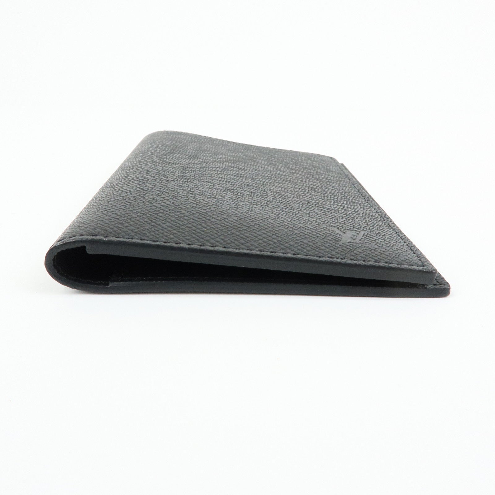 Louis Vuitton Taiga Leather Couverture Passeport NM Ardoise M64596