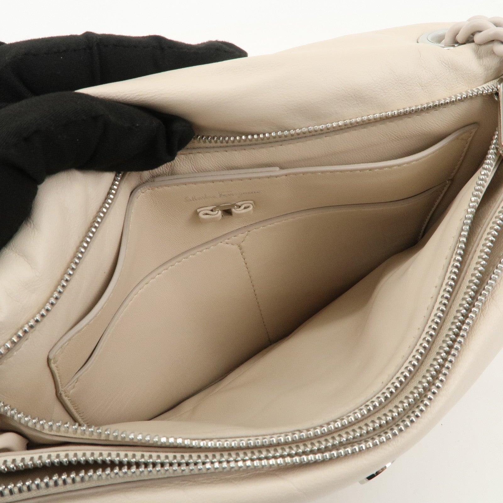 Ferragamo Vara Ribbon Leather Chain Shoulder Bag Hand Bag Ivory