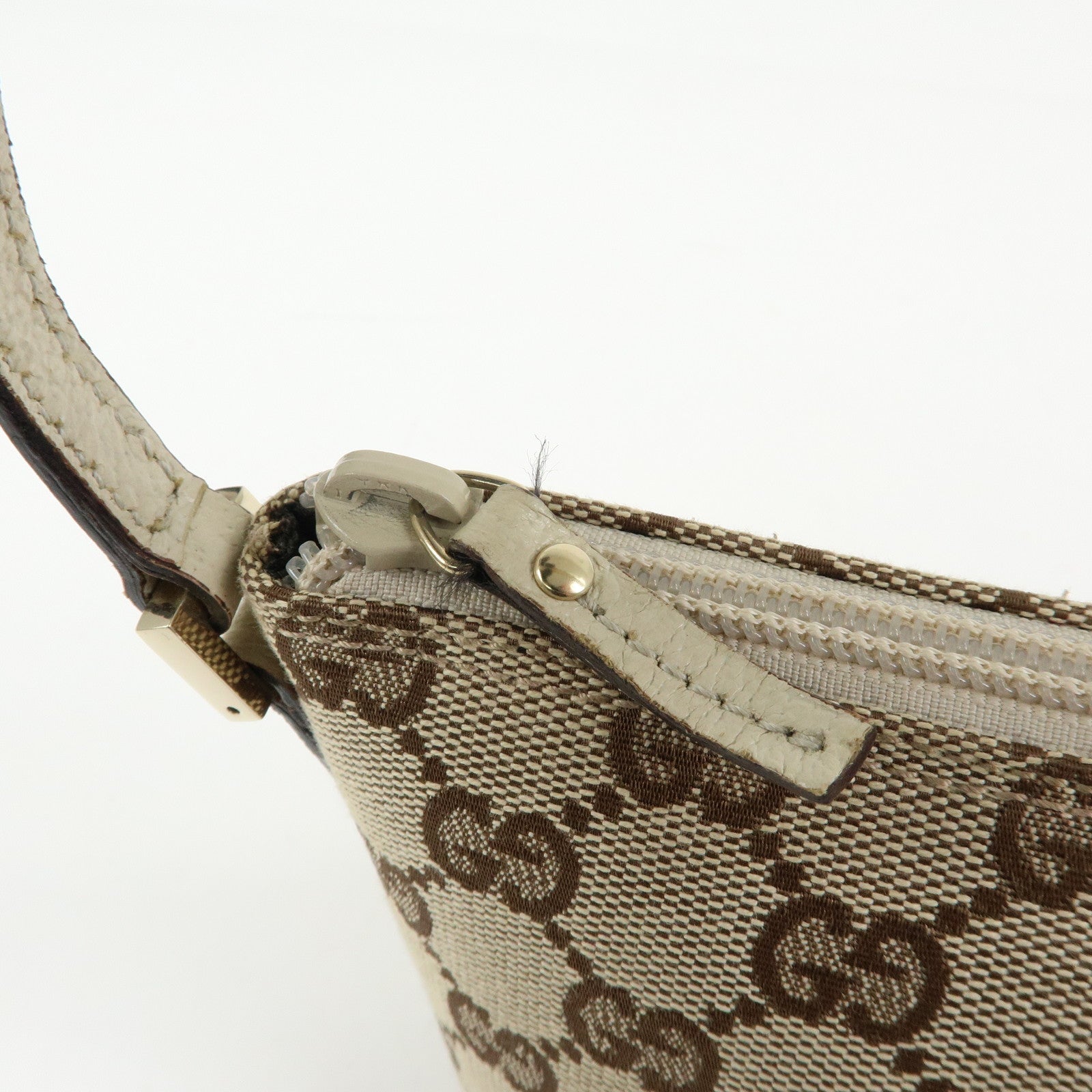 GUCCI Boat Bag GG Canvas Leather Accessory Pouch Beige White 07198