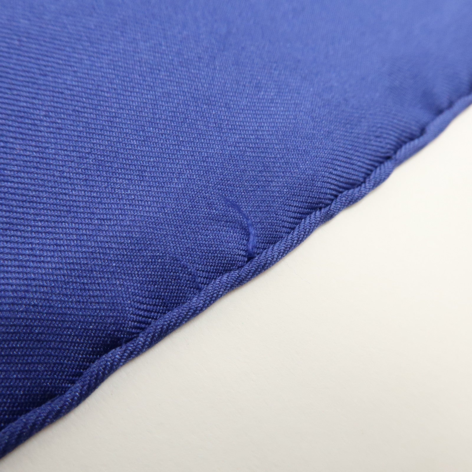 HERMES Carre 90 100% Silk Scarf PLUMES Feather Print Blue White