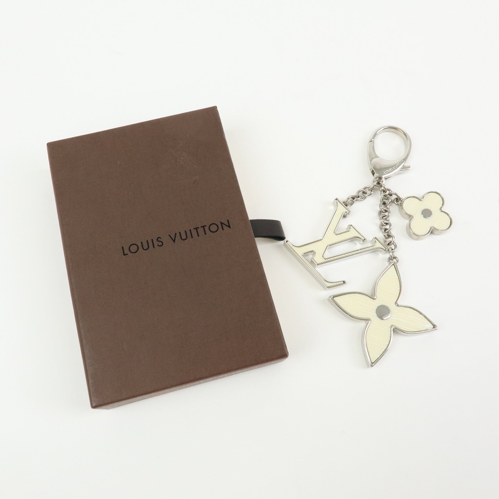 Louis Vuitton Bijoux Sac Fleur de Epi Bag Charm Silver White M65085