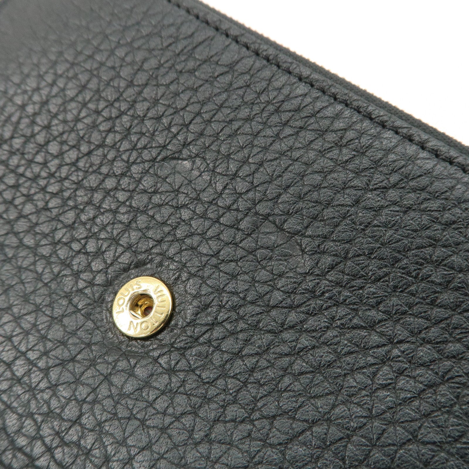 Louis Vuitton Leather Portefeuille Capucines Compact Wallet M62157