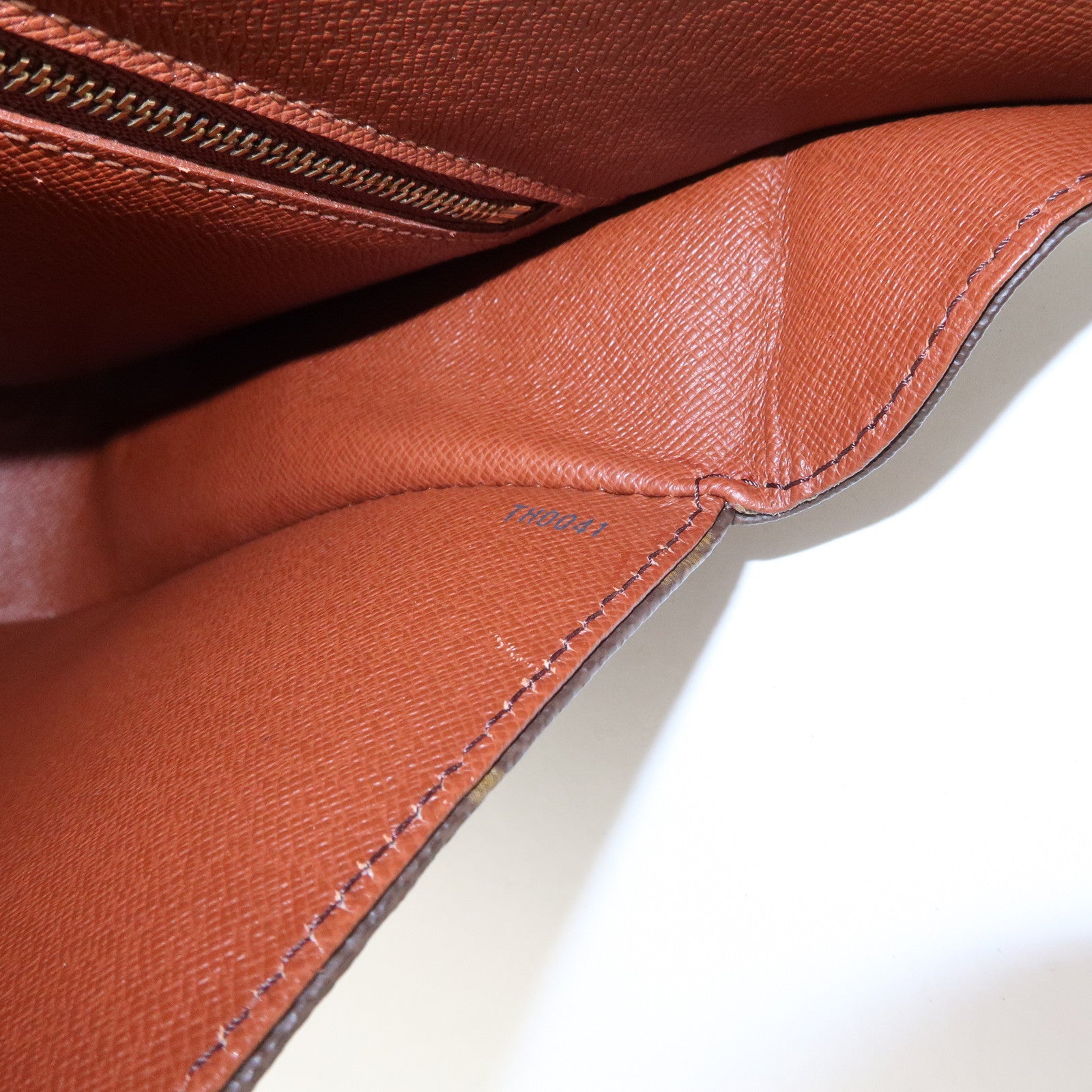 Louis Vuitton Monogram Saint Cloud GM Shoulder Bag Brown M51242