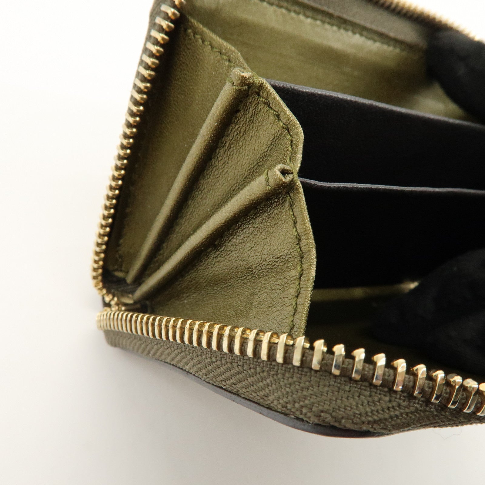 GUCCI Microguccissima Leather Round Zippy Coin Case Khaki 255452
