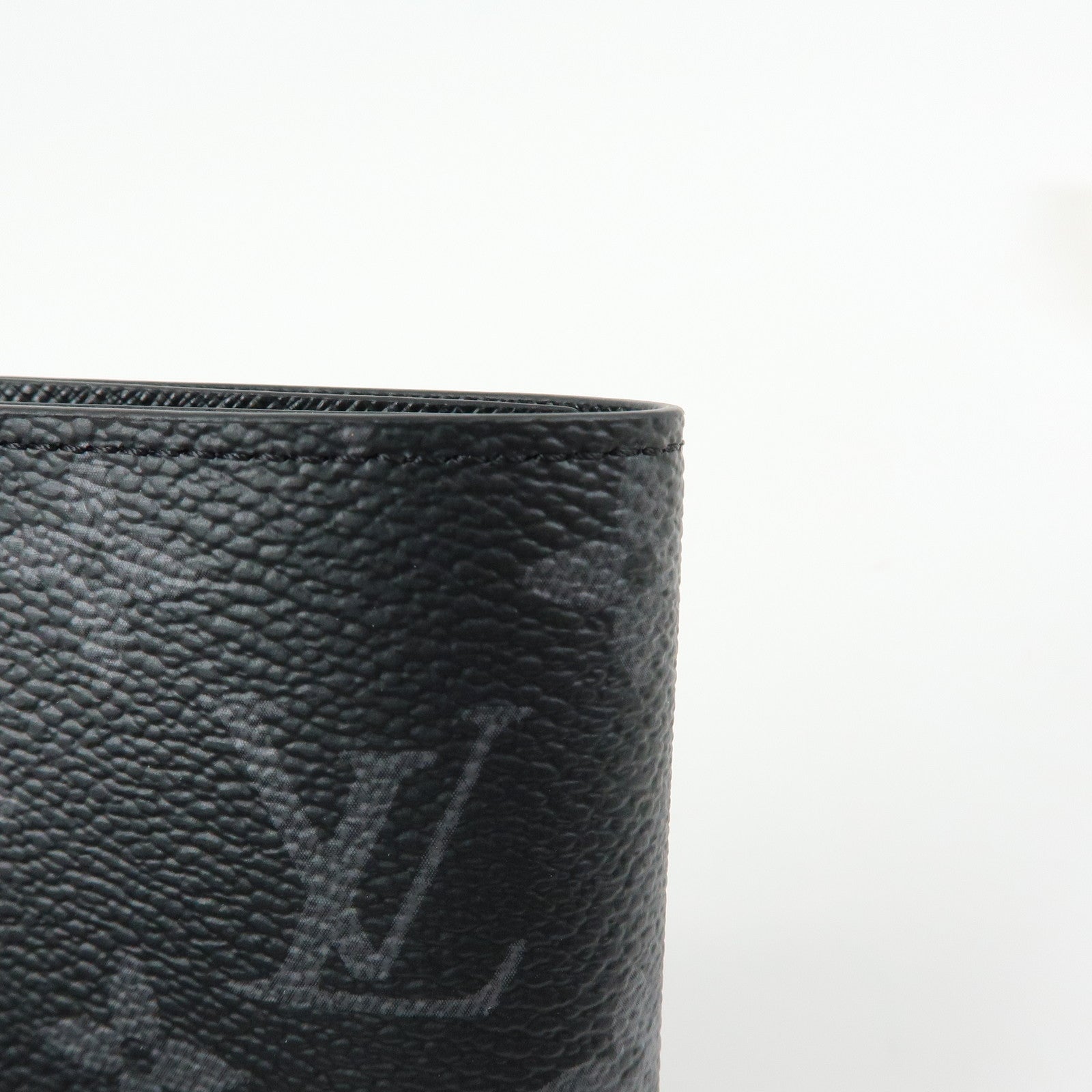 Louis Vuitton Monogram Eclipse Couverture de Passeport NM M64501