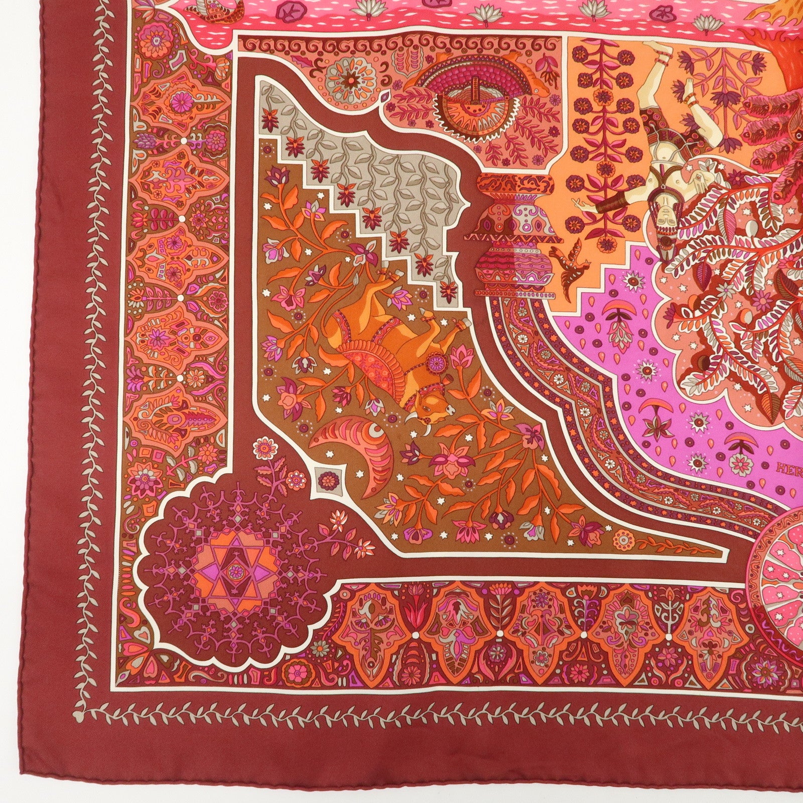 HERMES Carre 90 Silk 100% Aux Portes du Palais Scarf Red