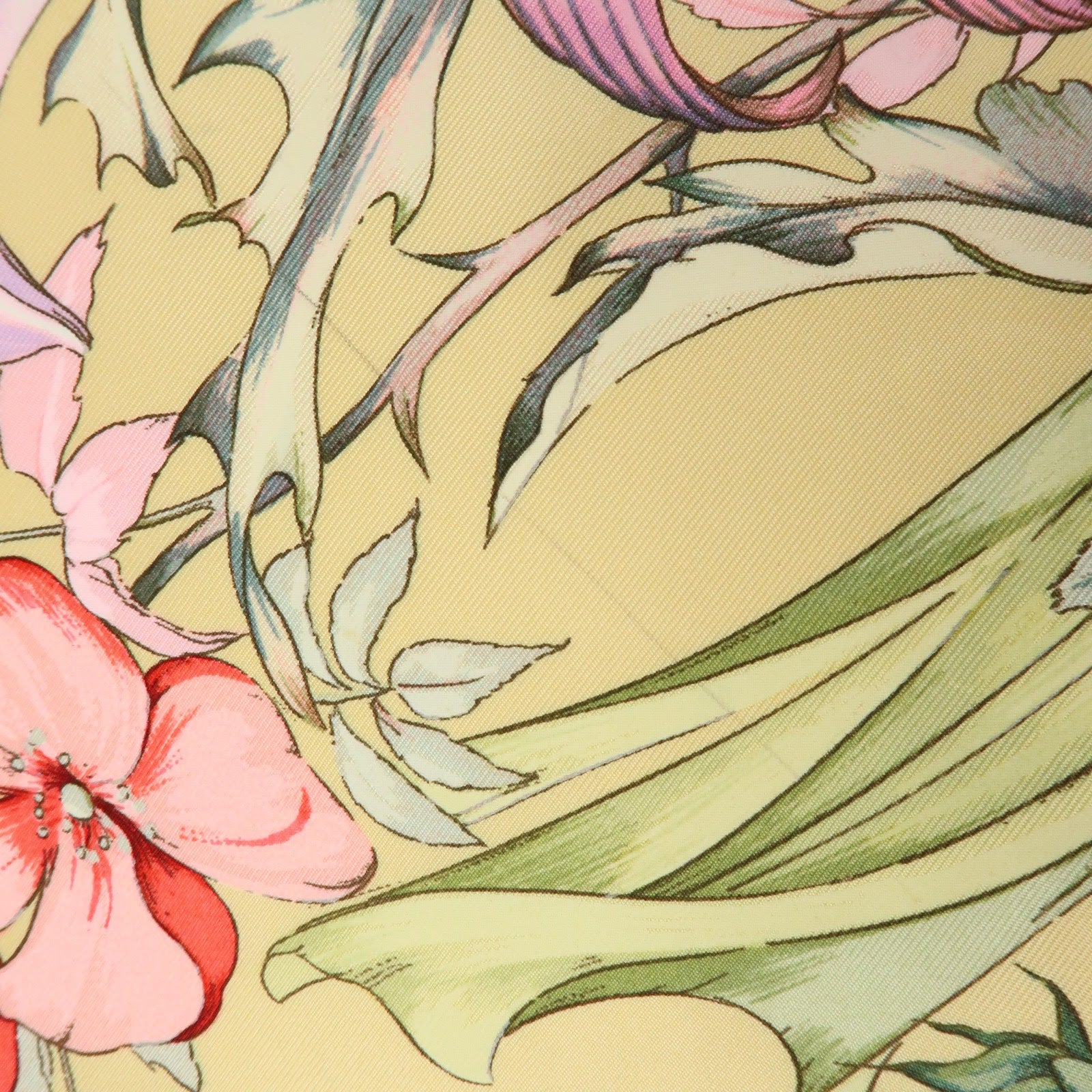 HERMES Carre 90 Silk 100% Scarf REGINA Pink Beige Multicolor