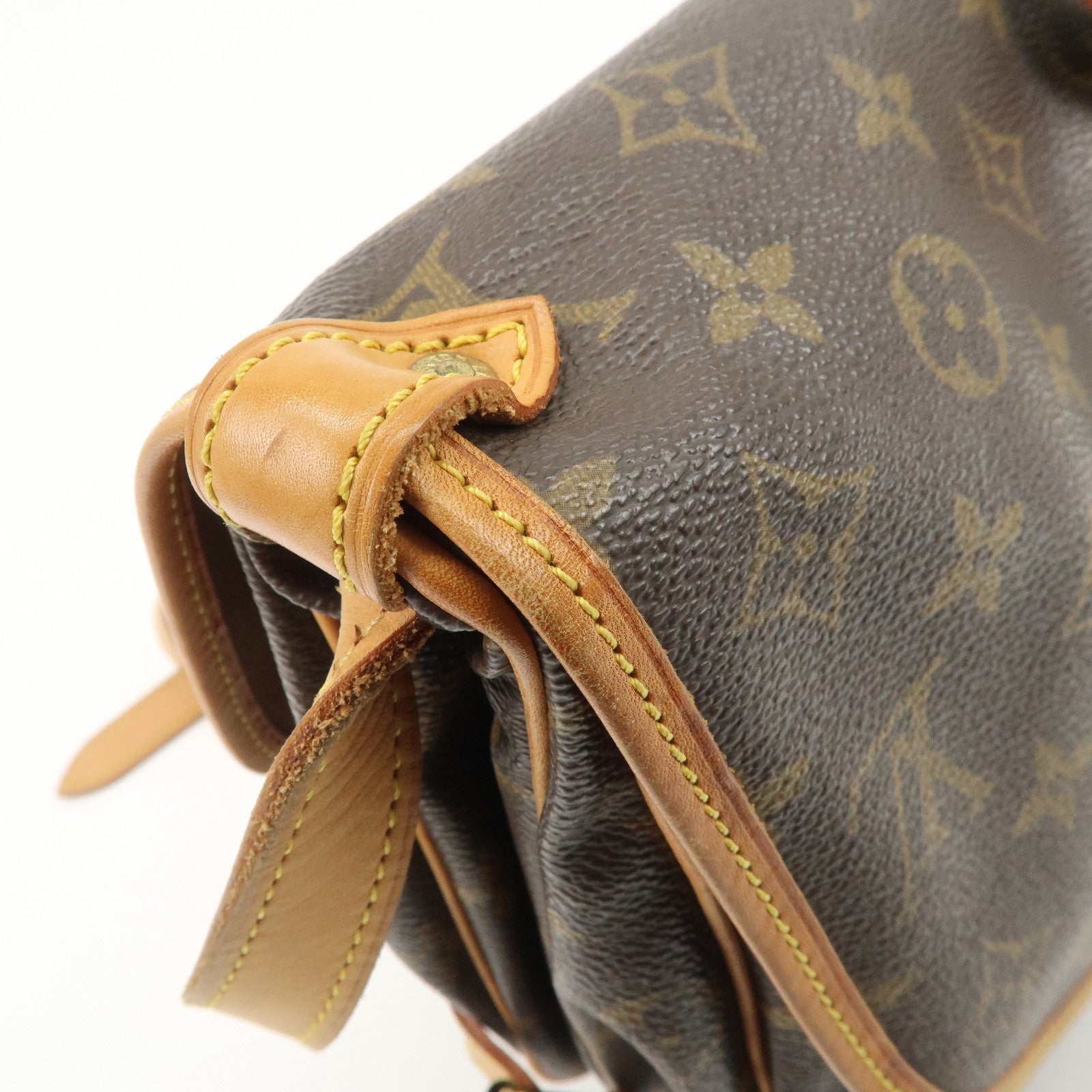 Louis Vuitton Monogram Saumur 30 Shoulder Bag Crossbody Bag M42256