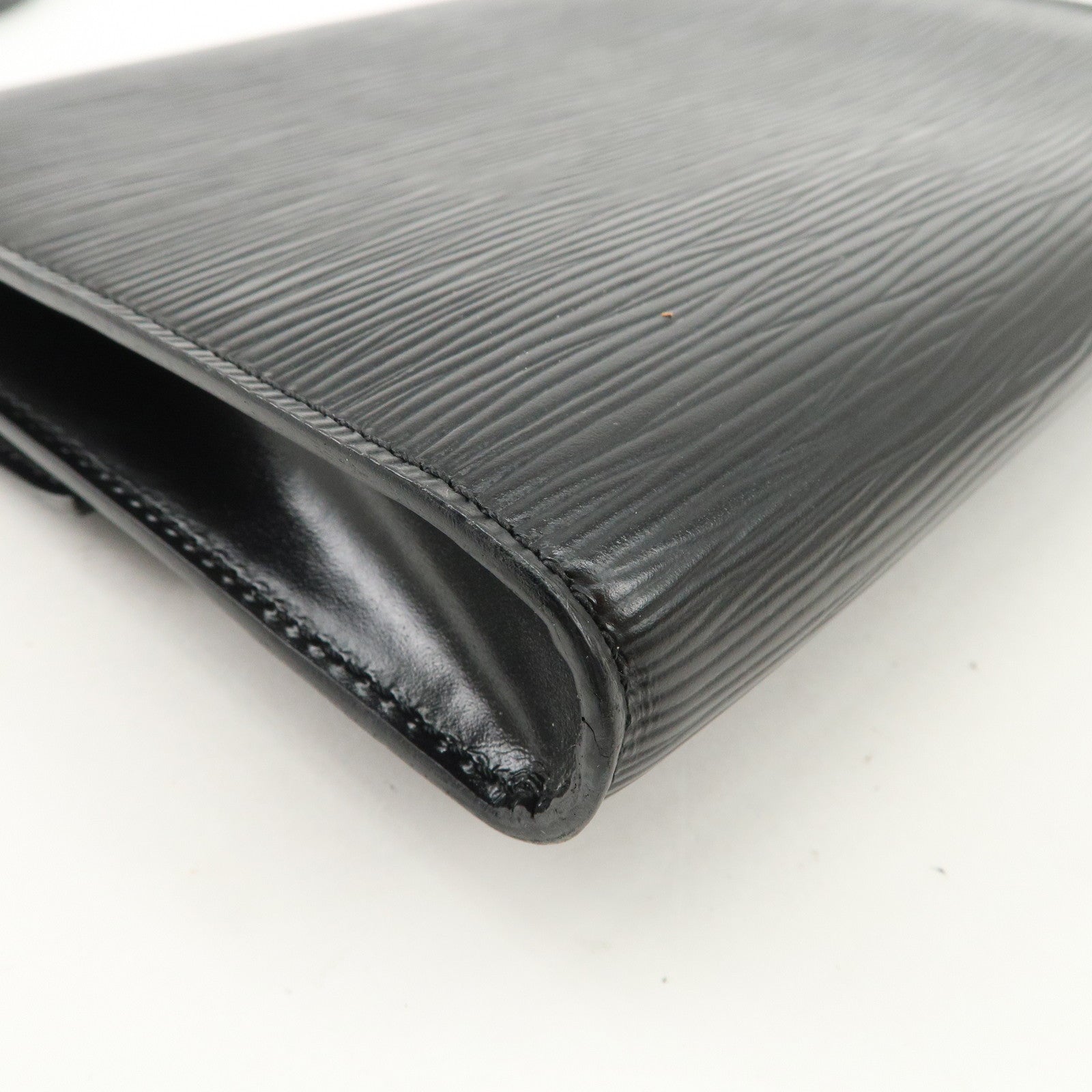 Louis Vuitton Epi Leather Arche Shoulder Crossbody Bag Noir M52572