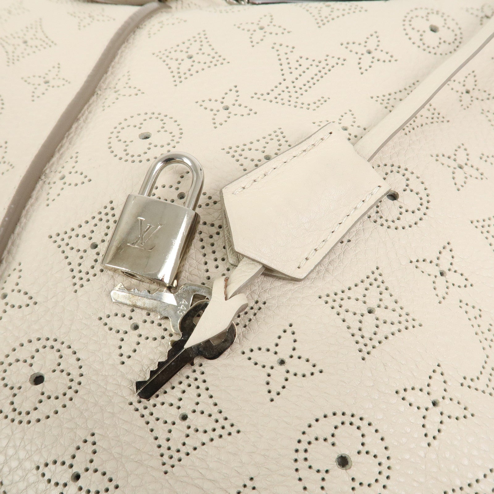 Louis Vuitton Monogram Mahina Selene PM Shoulder Bag Blanc M94275