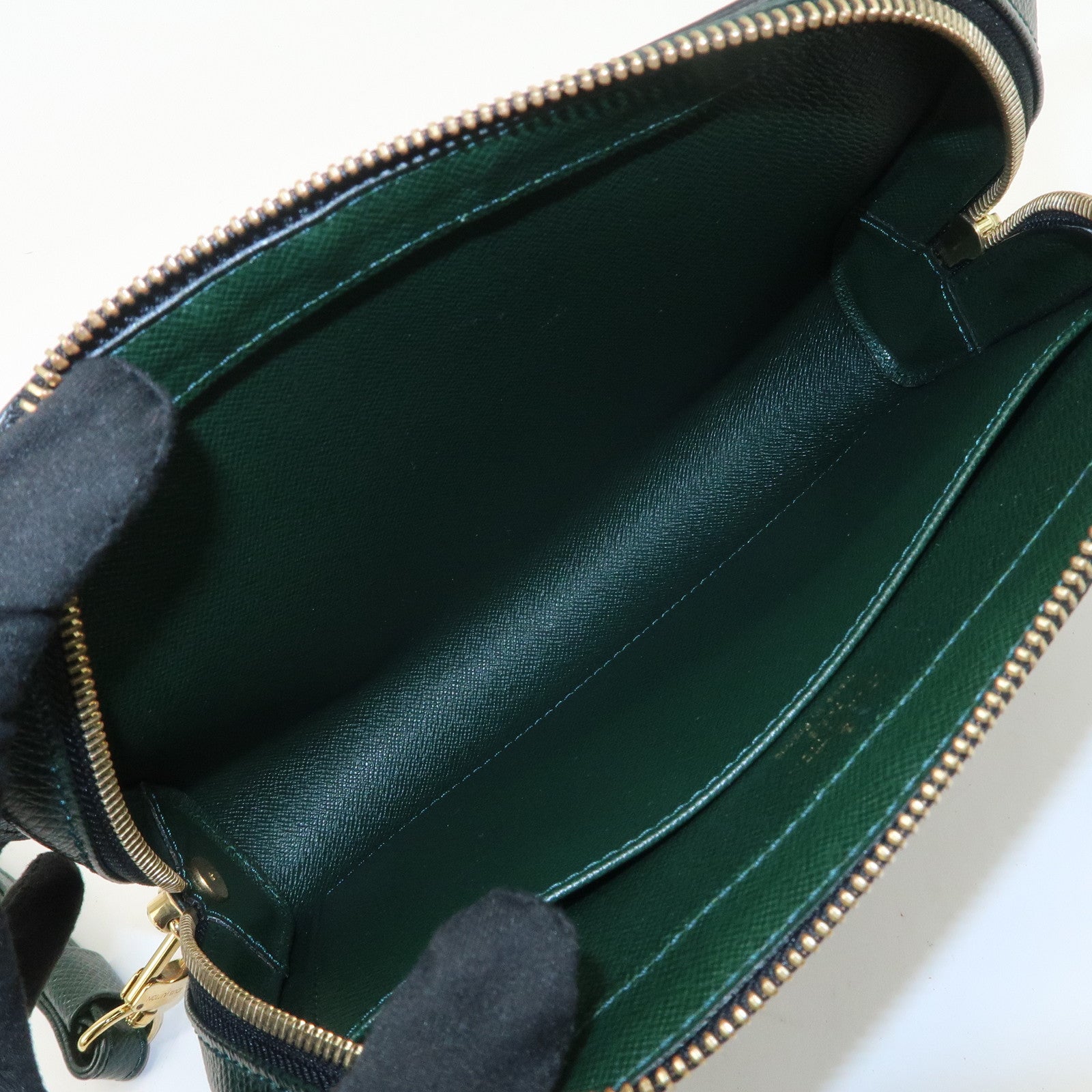 Louis Vuitton Taiga Baikal Clutch Bag Pouch Epicea M30184 Used