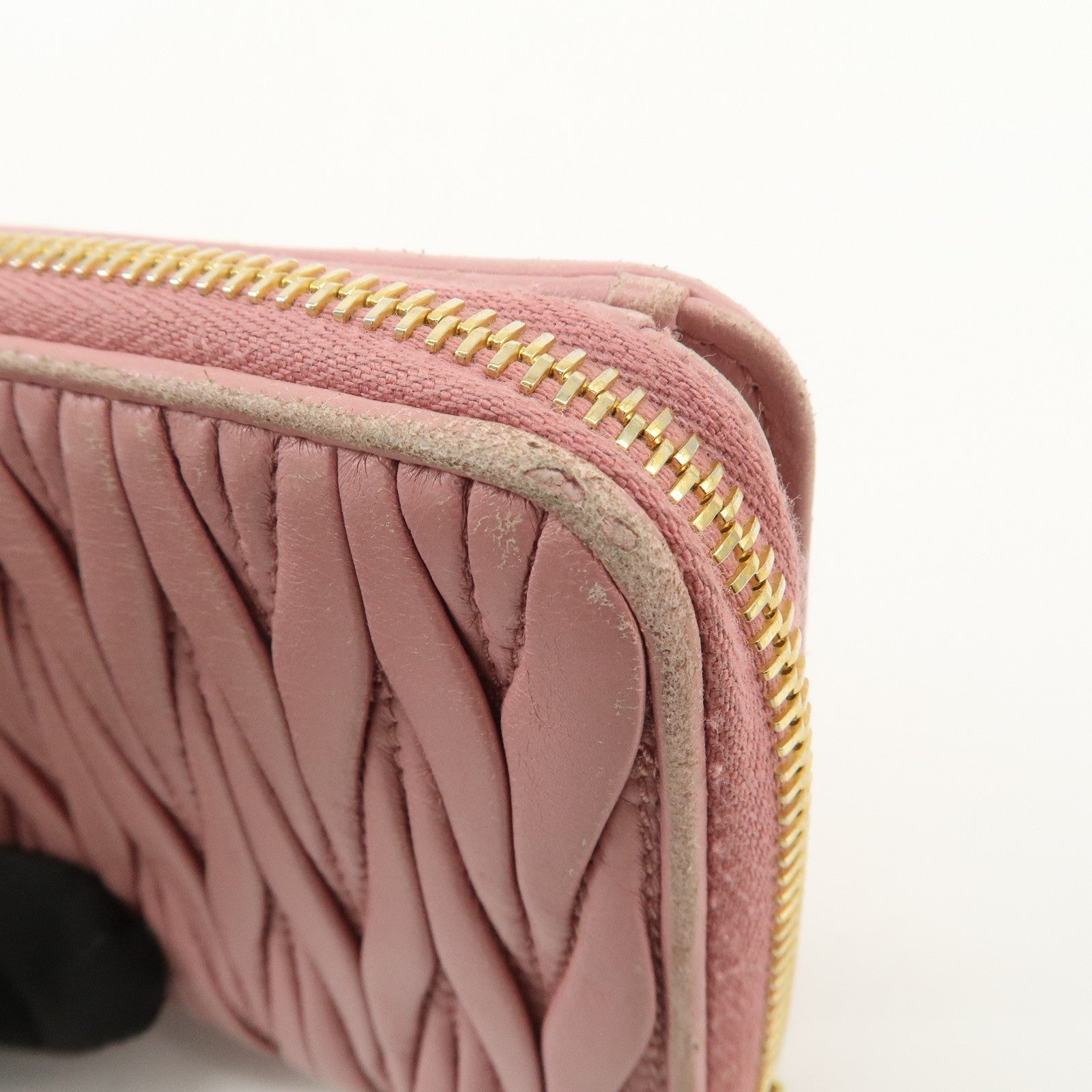 MIU MIU Matelasse Round Zippy Compact Wallet Pink 5ML522