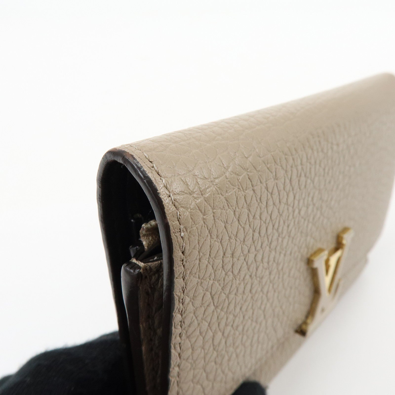 Louis Vuitton Portefeuille Capucines Leather Compact Wallet M62159