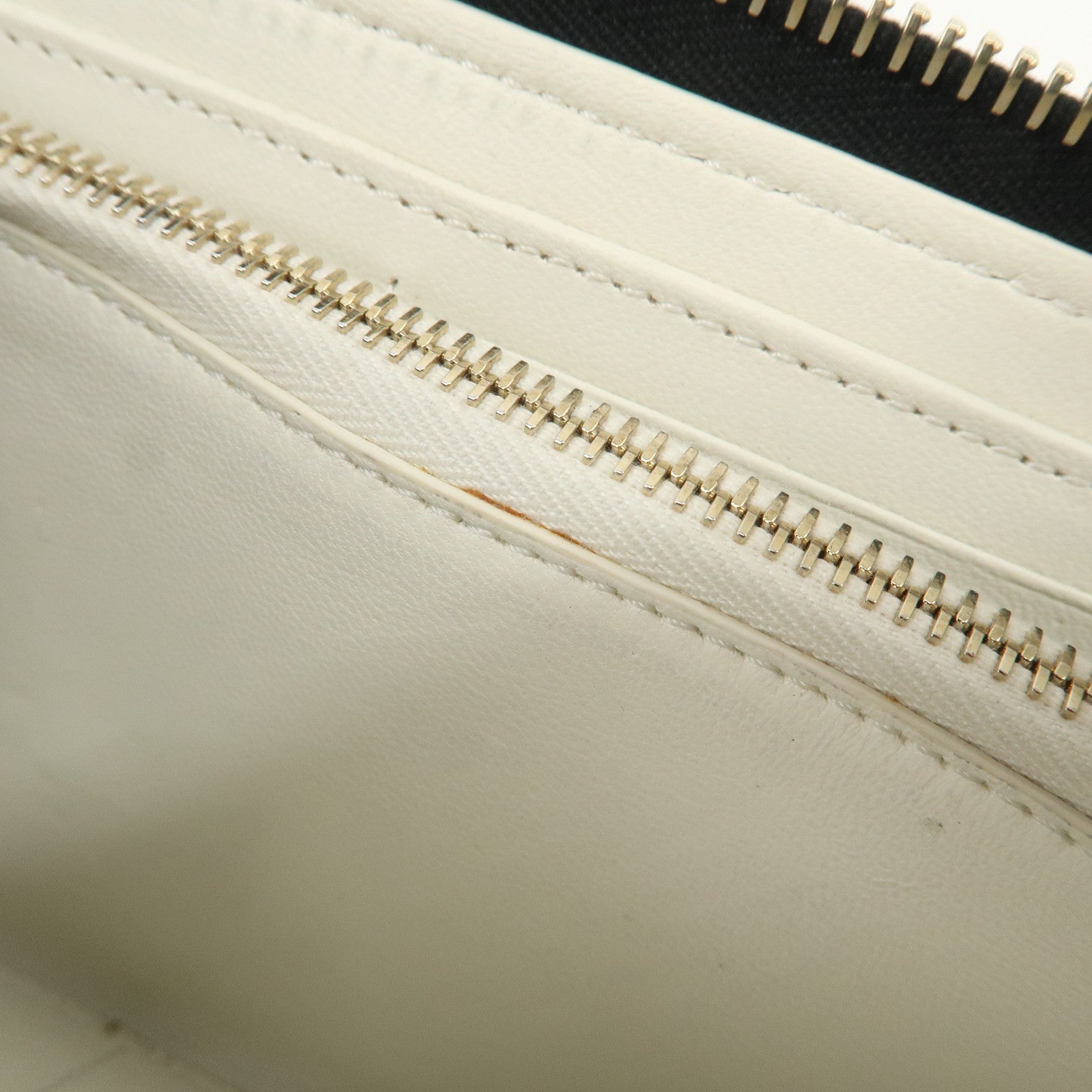 Chloe Logo Leather Round Zippy Long Wallet Black