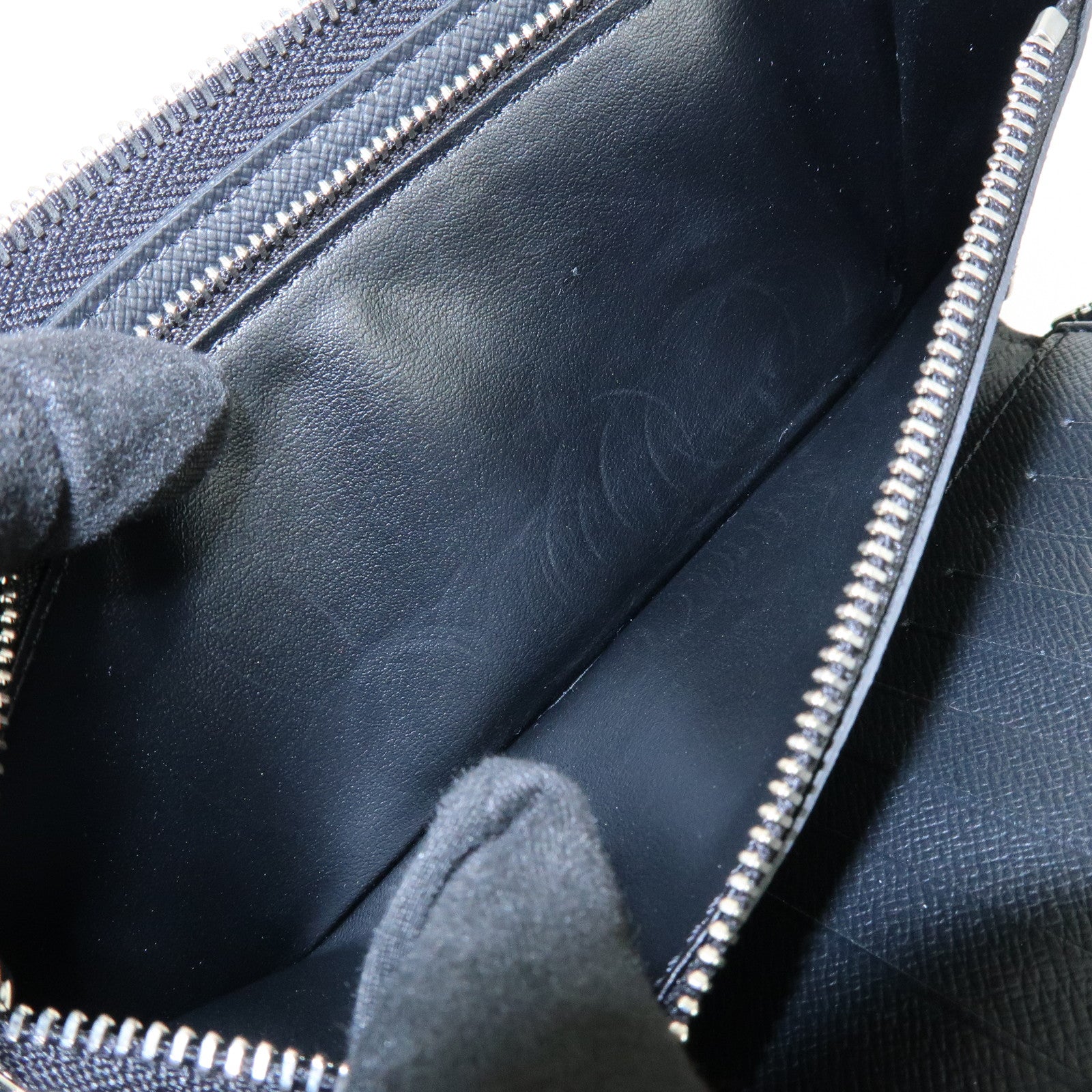 Louis Vuitton Taiga Vertical Round Zippy Wallet Ardoise M30503