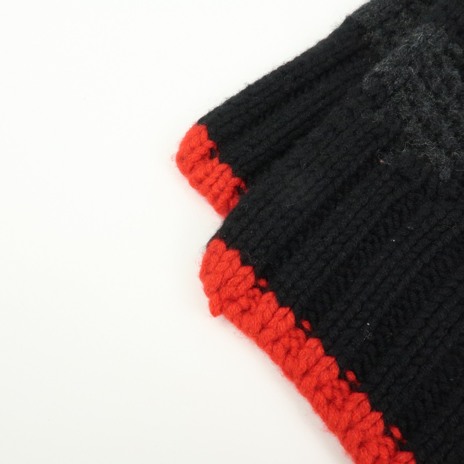 Louis Vuitton Helsinki Alps Patch Cashmere 100% Scarf Black M71108