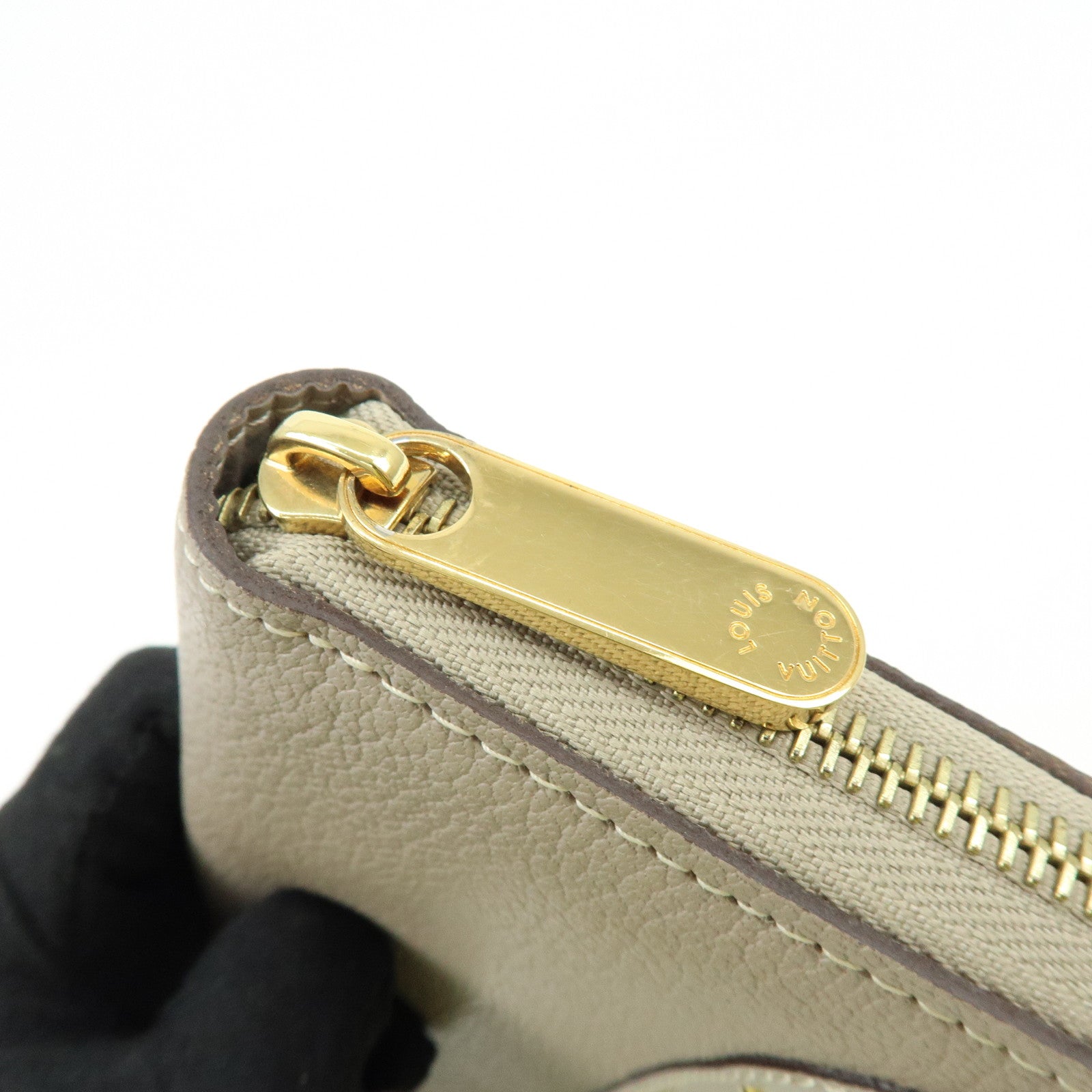 Louis Vuitton Suhali Leather Zippy Long Wallet Vérone M93028