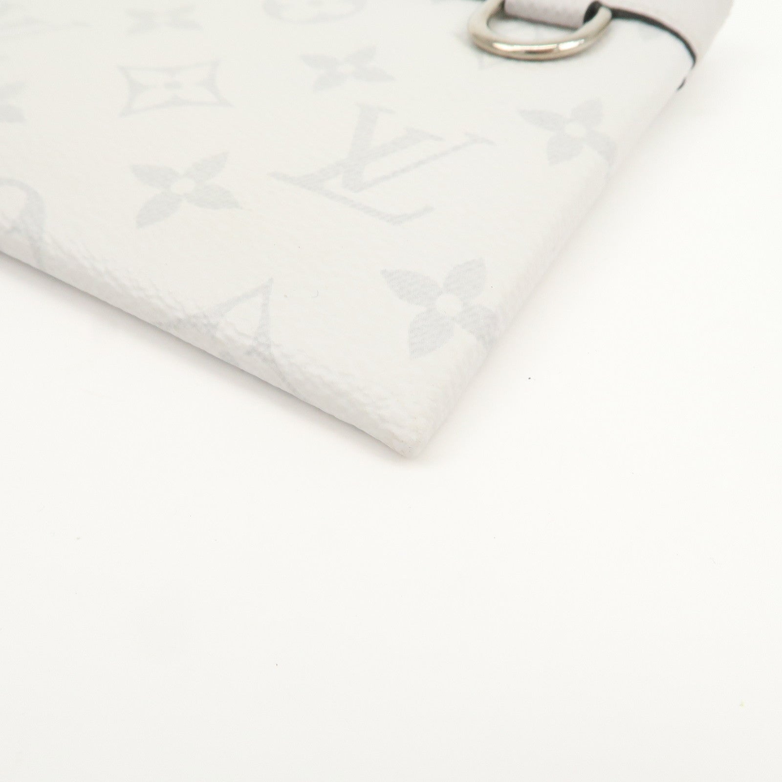 Louis Vuitton Monogram Taiga Discovery Pochette Antarctica M30279 Used