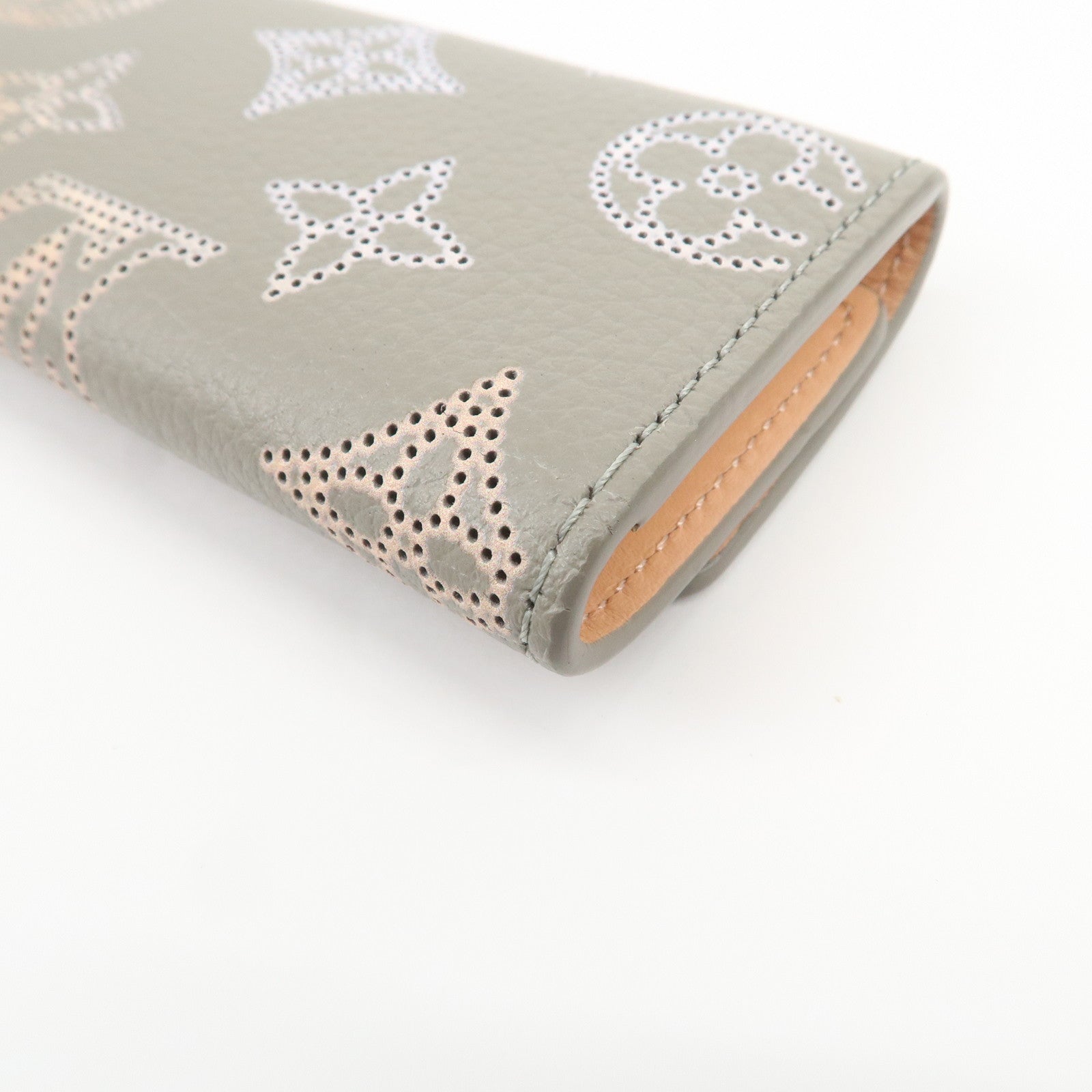 Louis Vuitton Mahina Leather Multicles 4 Key Case Gray M82648