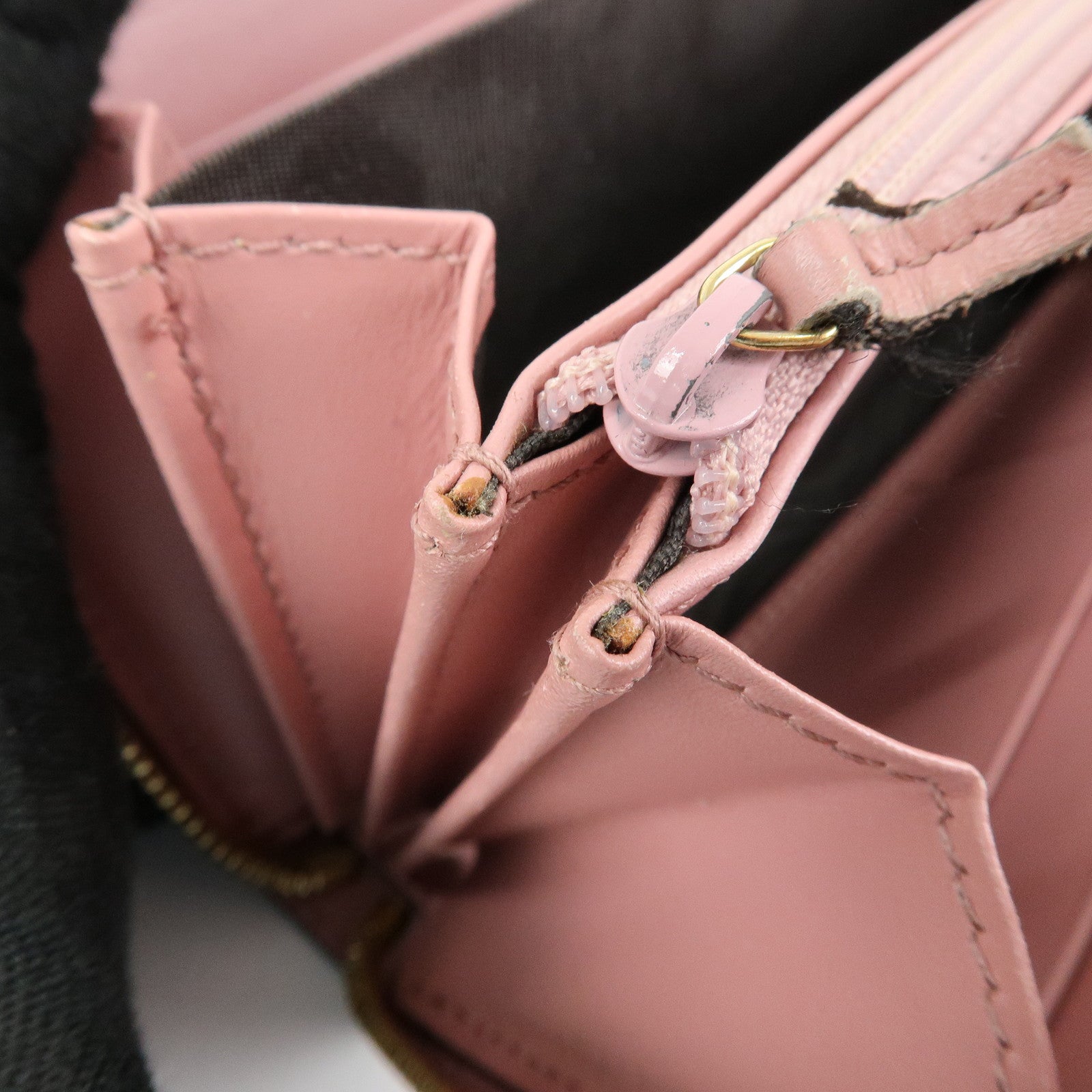 GUCCI Guccissima Leather Round Zippy Long Wallet Pink 410102