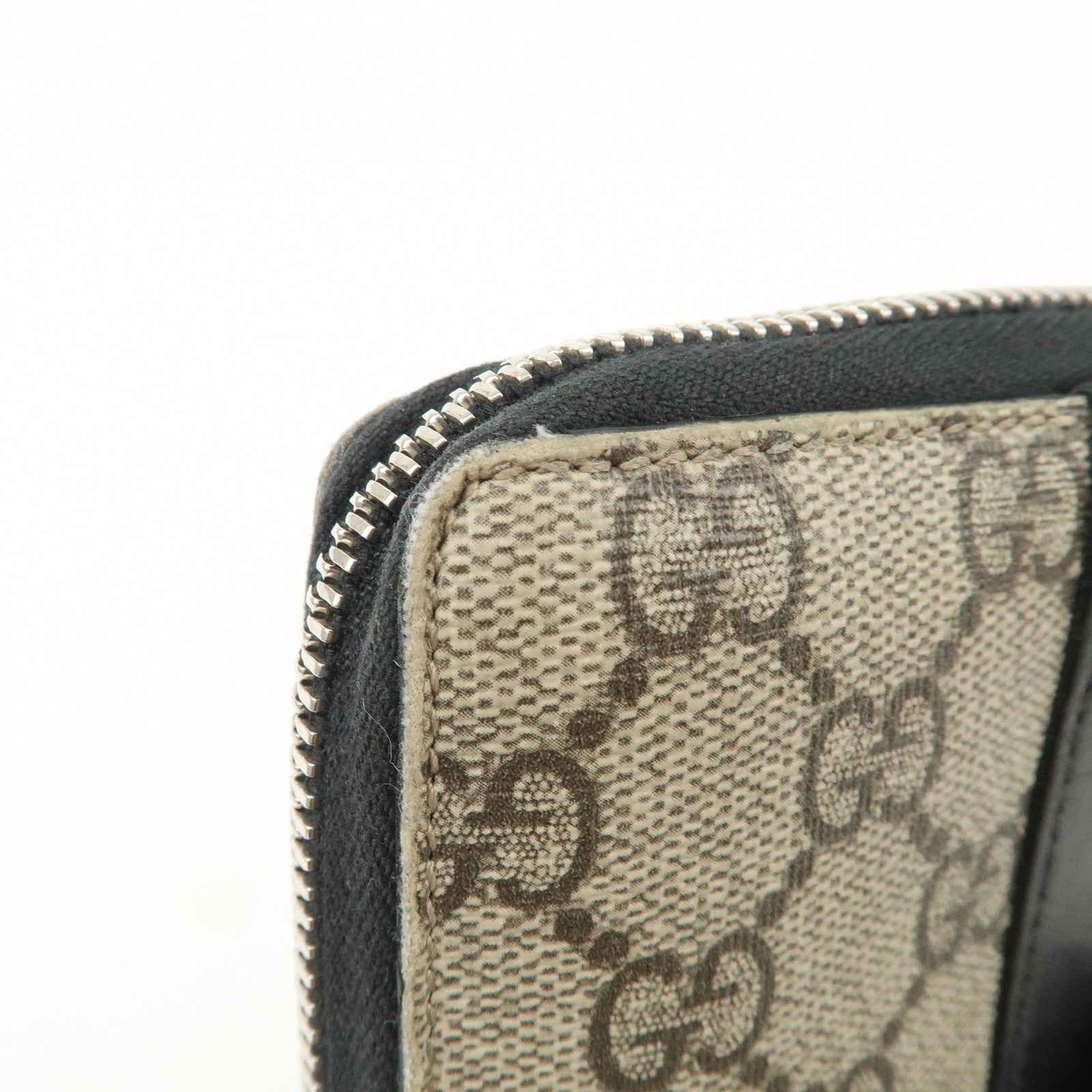 GUCCI GG Supreme Leather Round Zippy Long Wallet Beige Black 451249